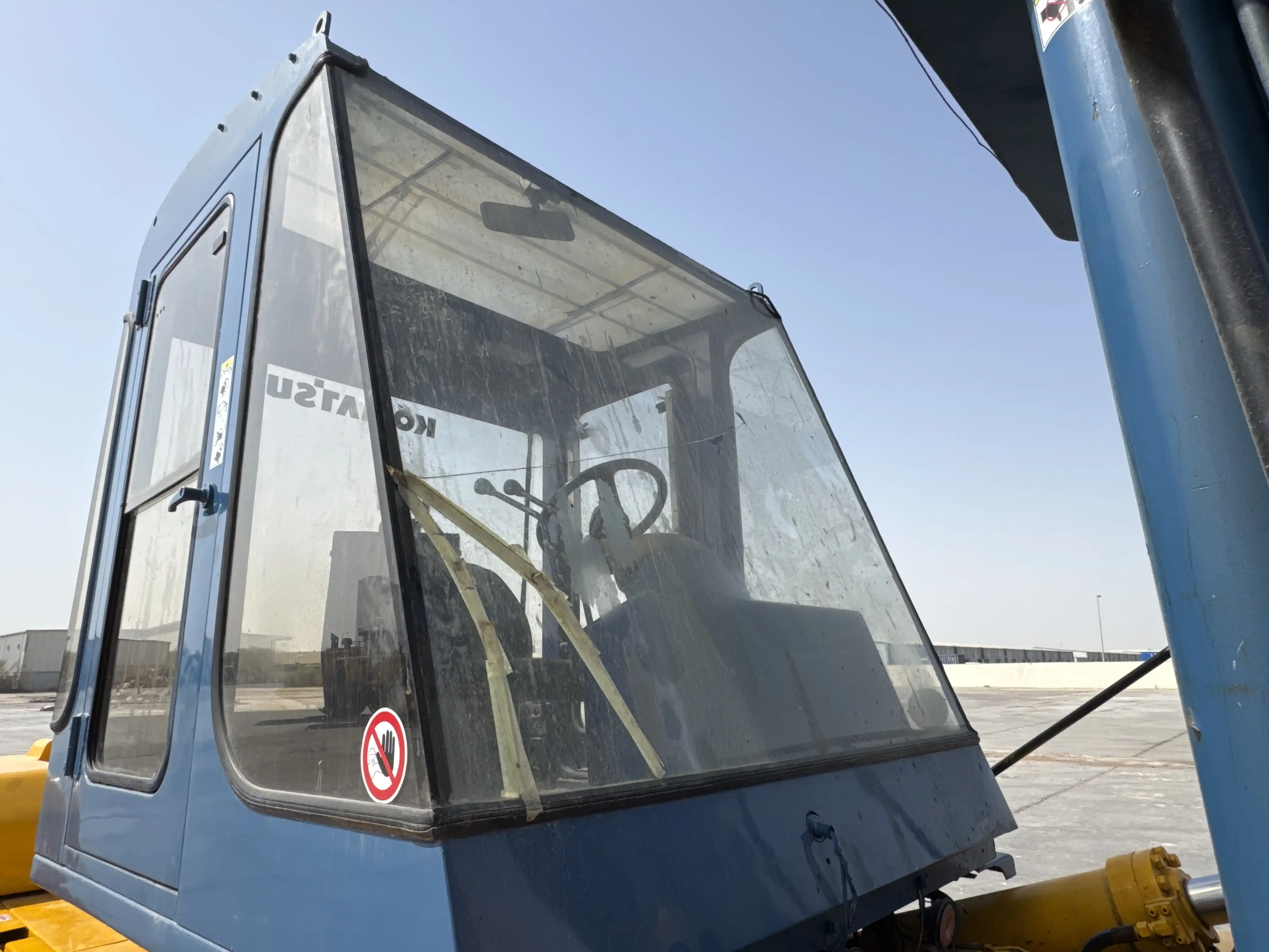 FLM-001-Komatsu-FD200Z-6-forklift-inspection-safety-glass