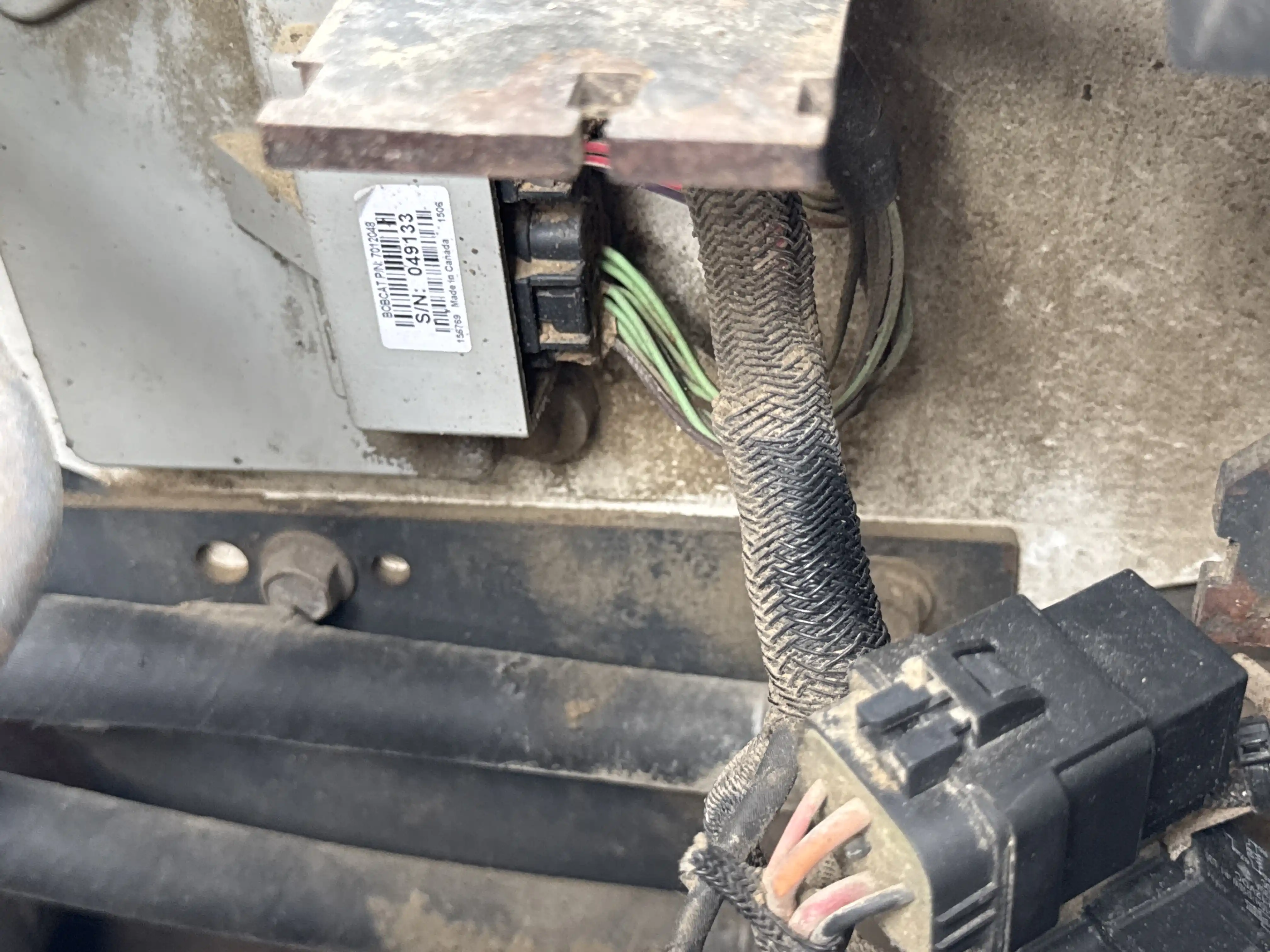 SSL-010-Bobcat-S450-skid-steer-loader-inspection-electronics-main-harness
