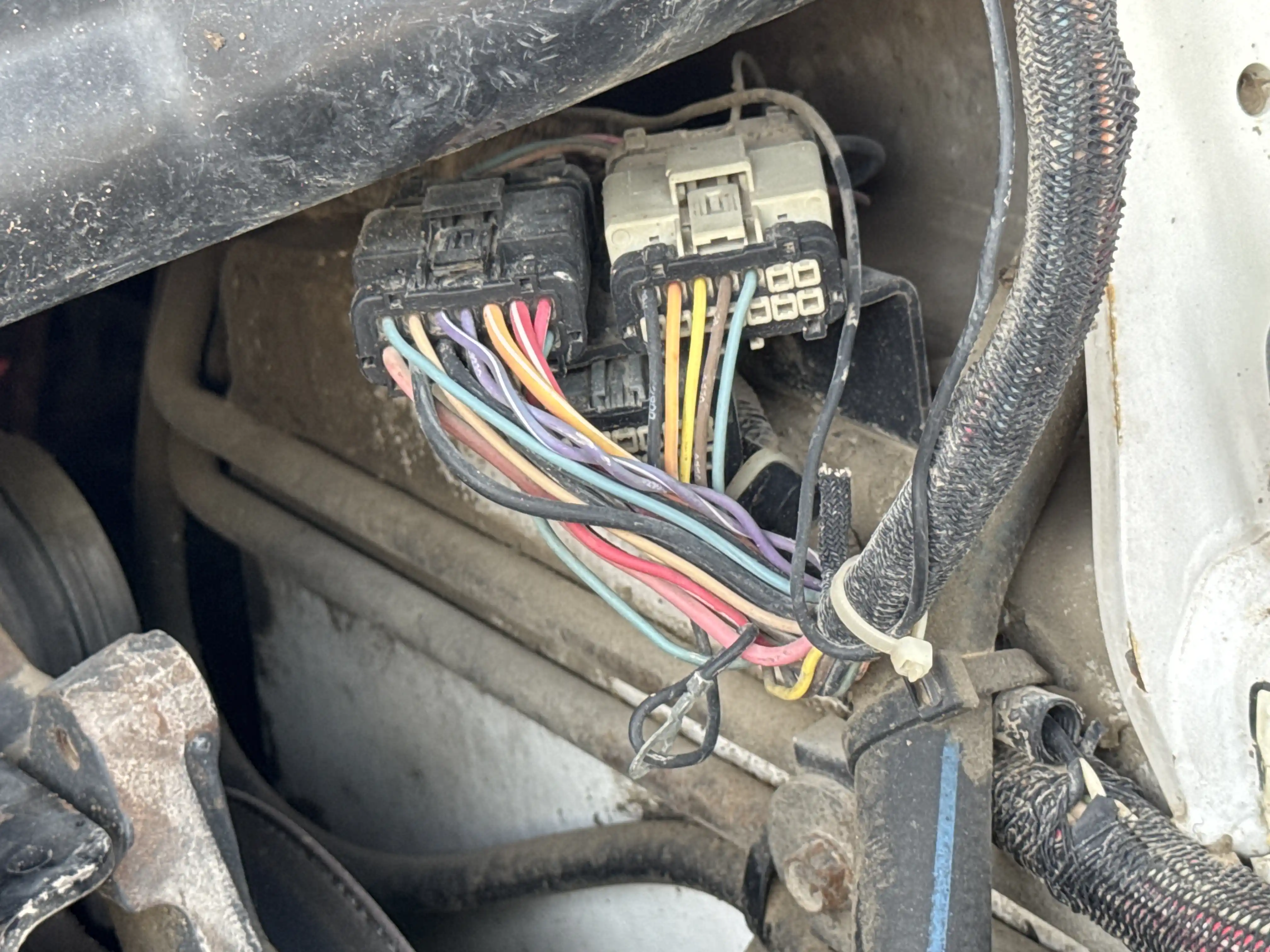 SSL-010-Bobcat-S450-skid-steer-loader-inspection-electronics-main-harness