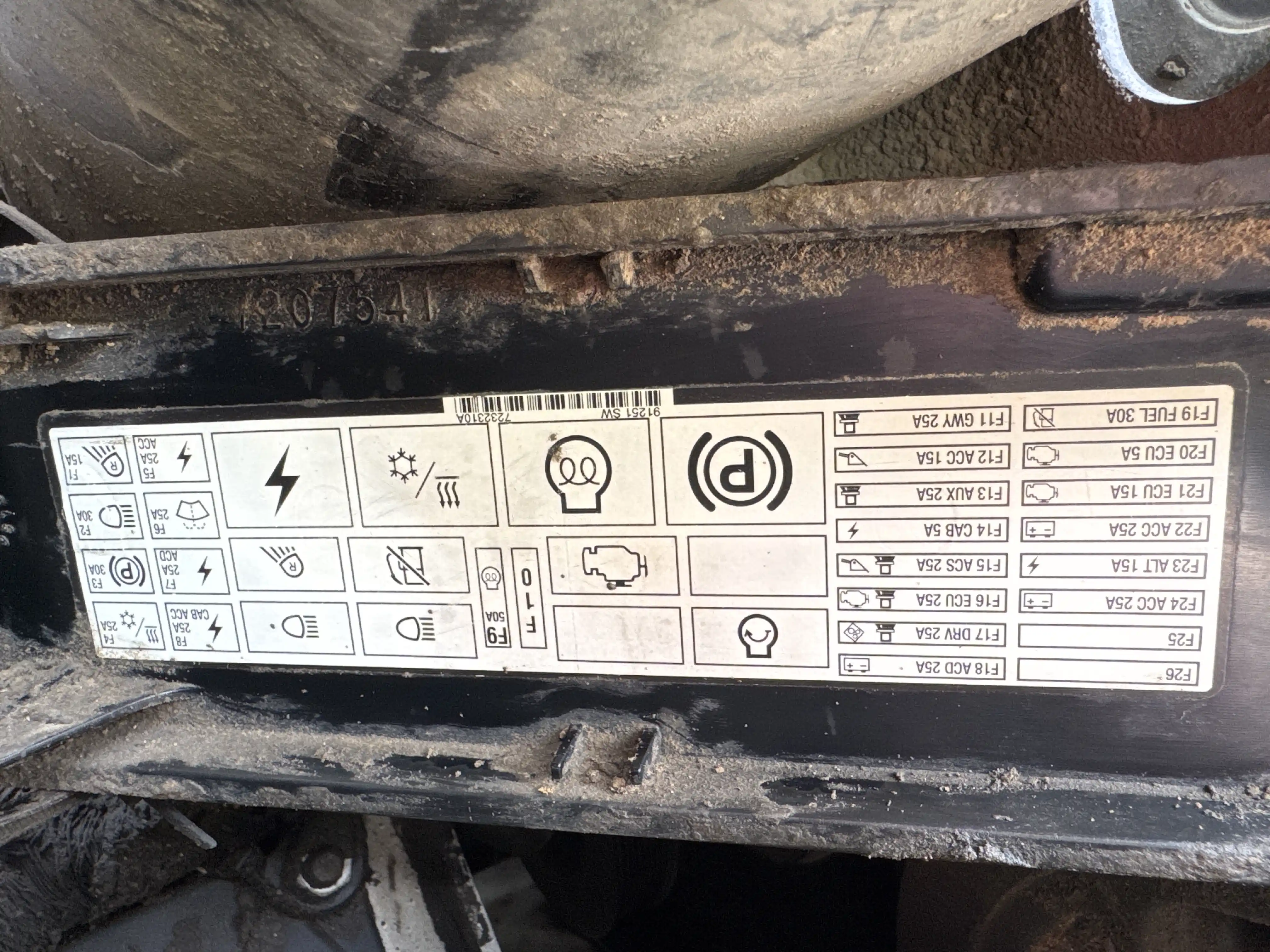 SSL-010-Bobcat-S450-skid-steer-loader-inspection-electronics-fuse-box