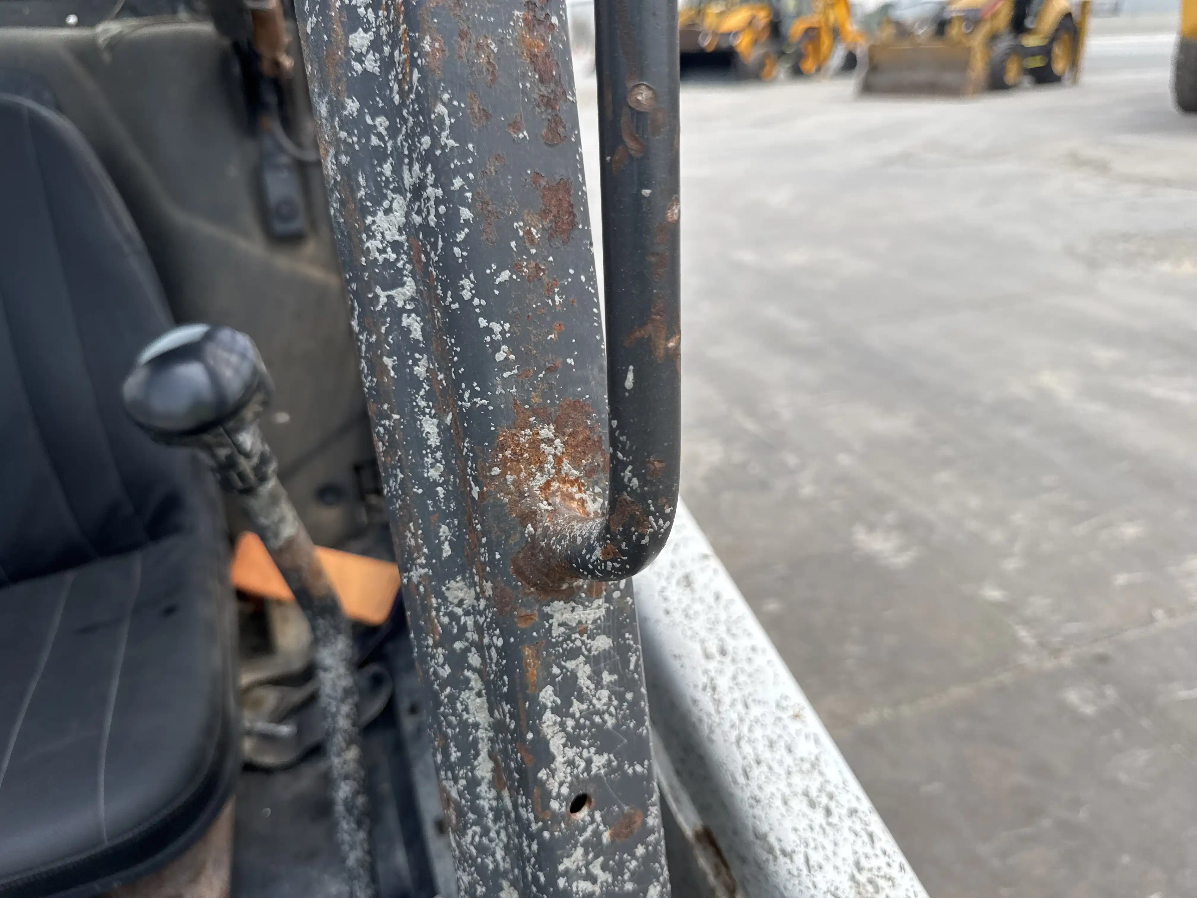 SSL-010-Bobcat-S450-skid-steer-loader-inspection-structure-handrails