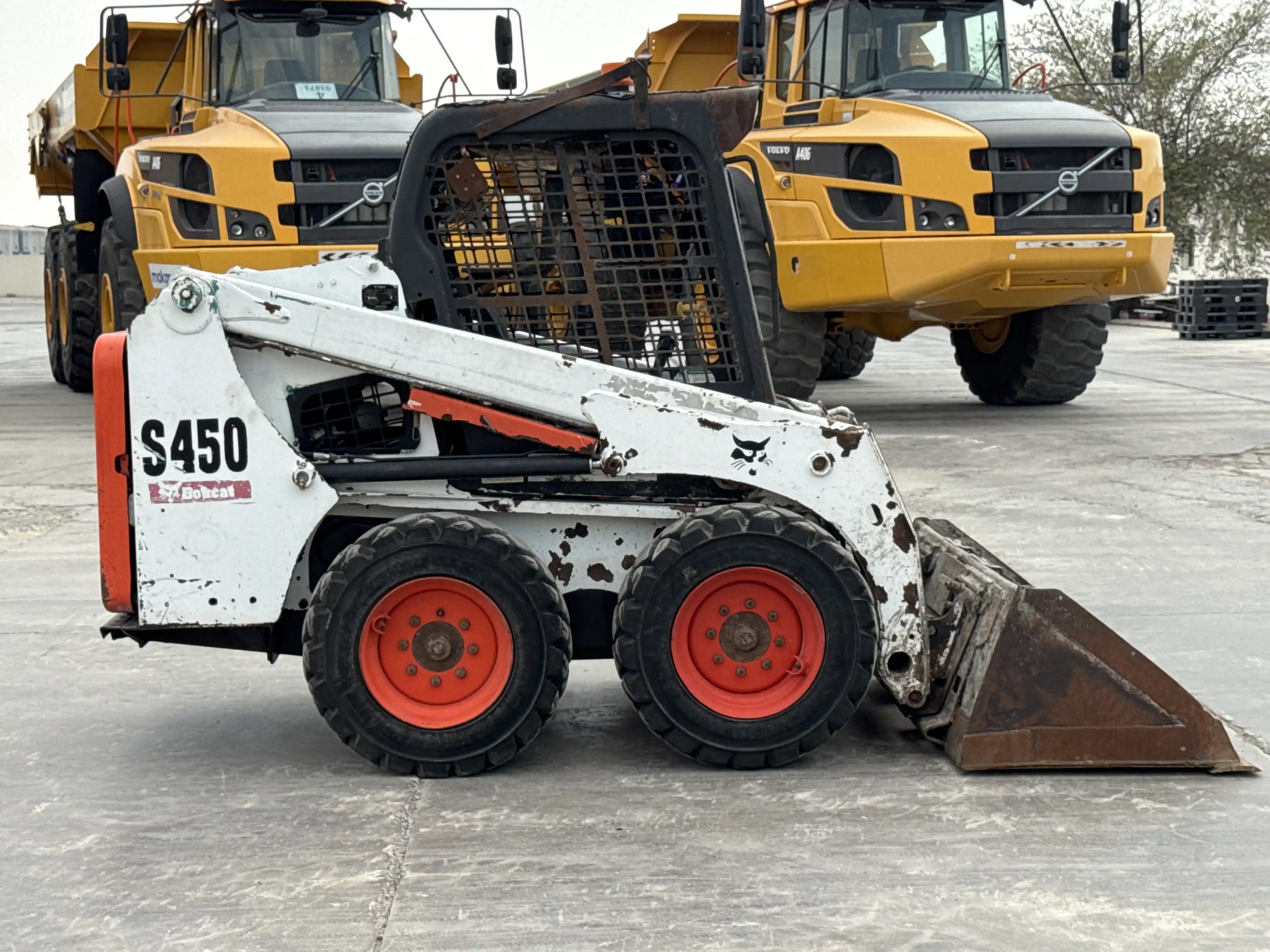 SSL-010-Bobcat-S450-skid-steer-loader-inspection-structure-paint