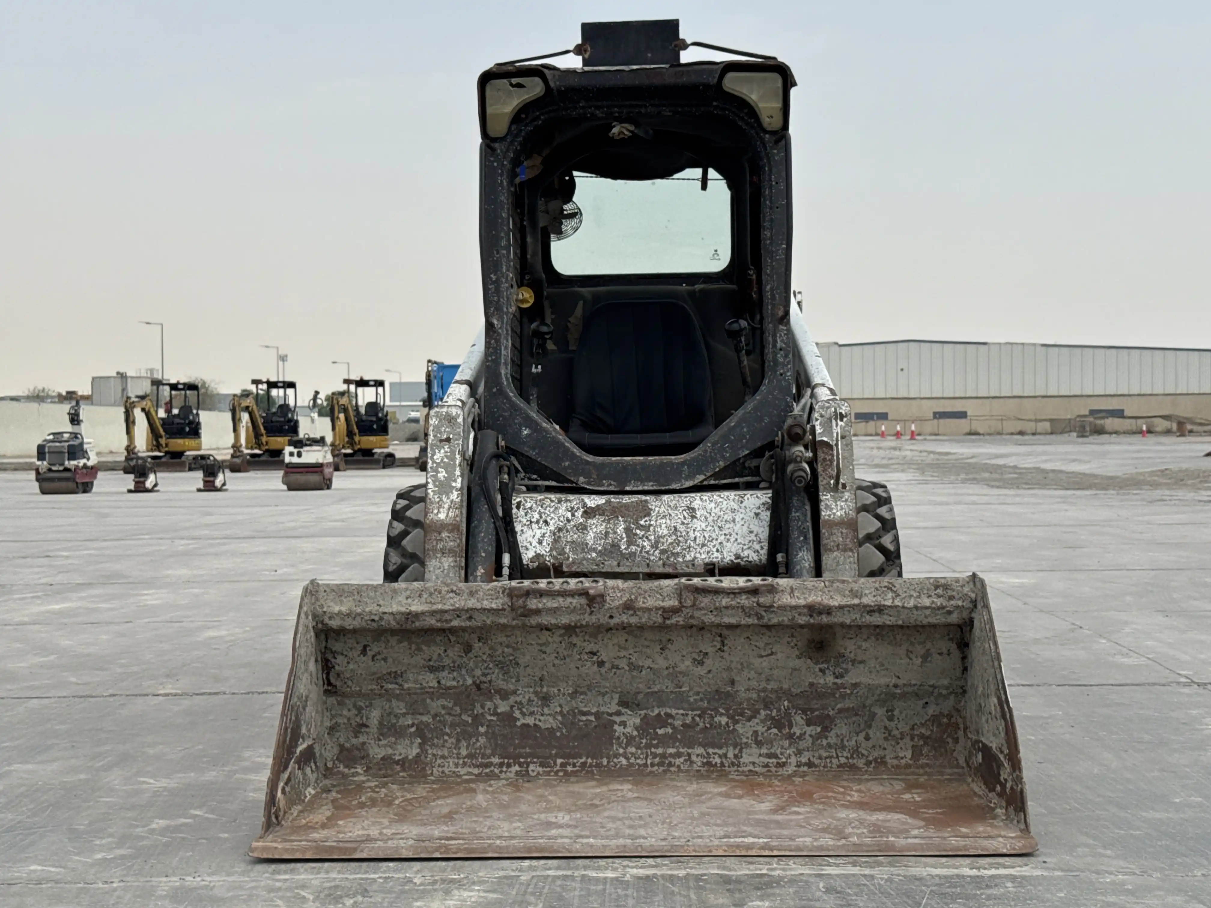 SSL-010-Bobcat-S450-skid-steer-loader-inspection-structure-paint