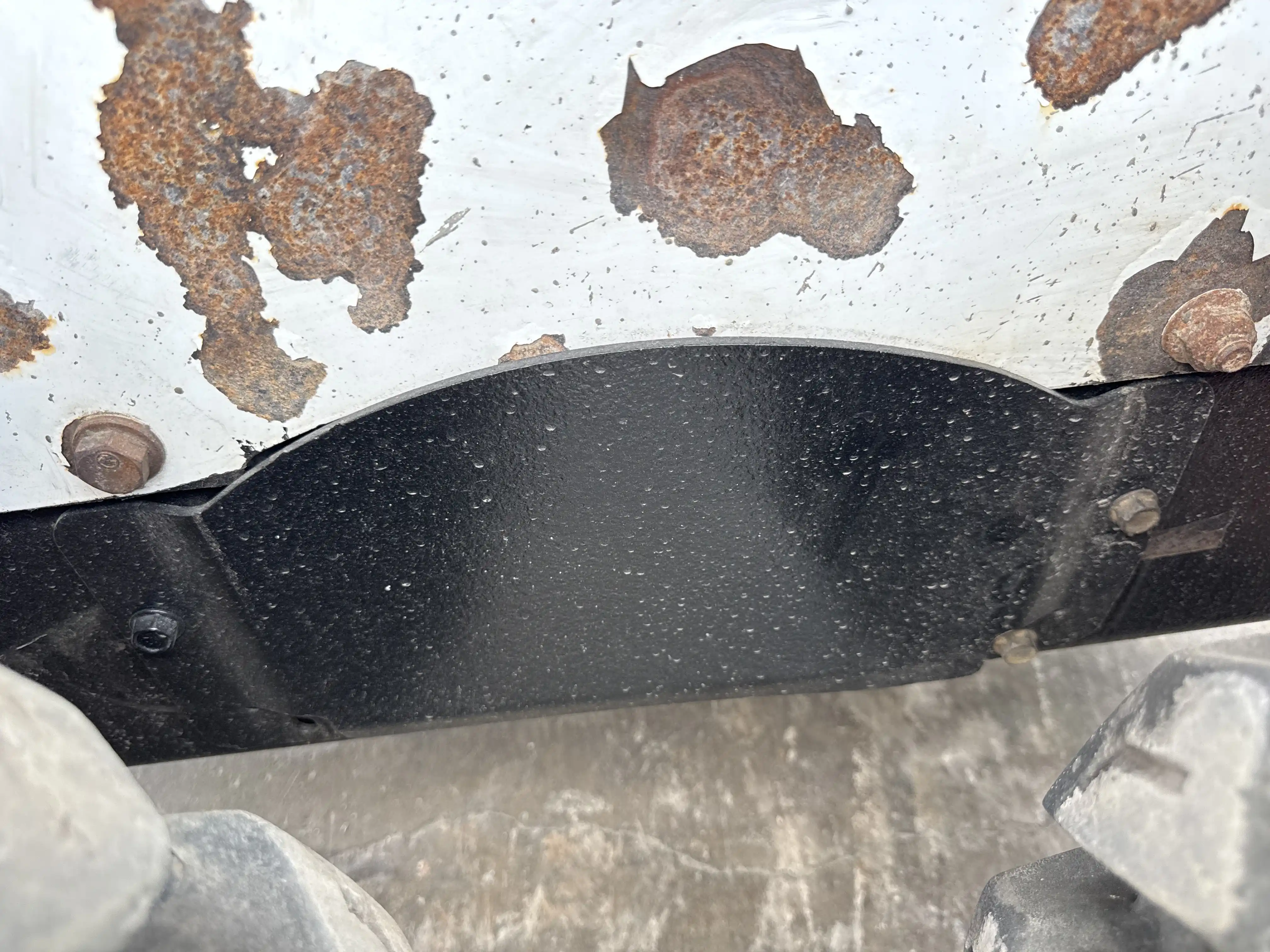 SSL-010-Bobcat-S450-skid-steer-loader-inspection-structure-sheet-metal-fiberglass