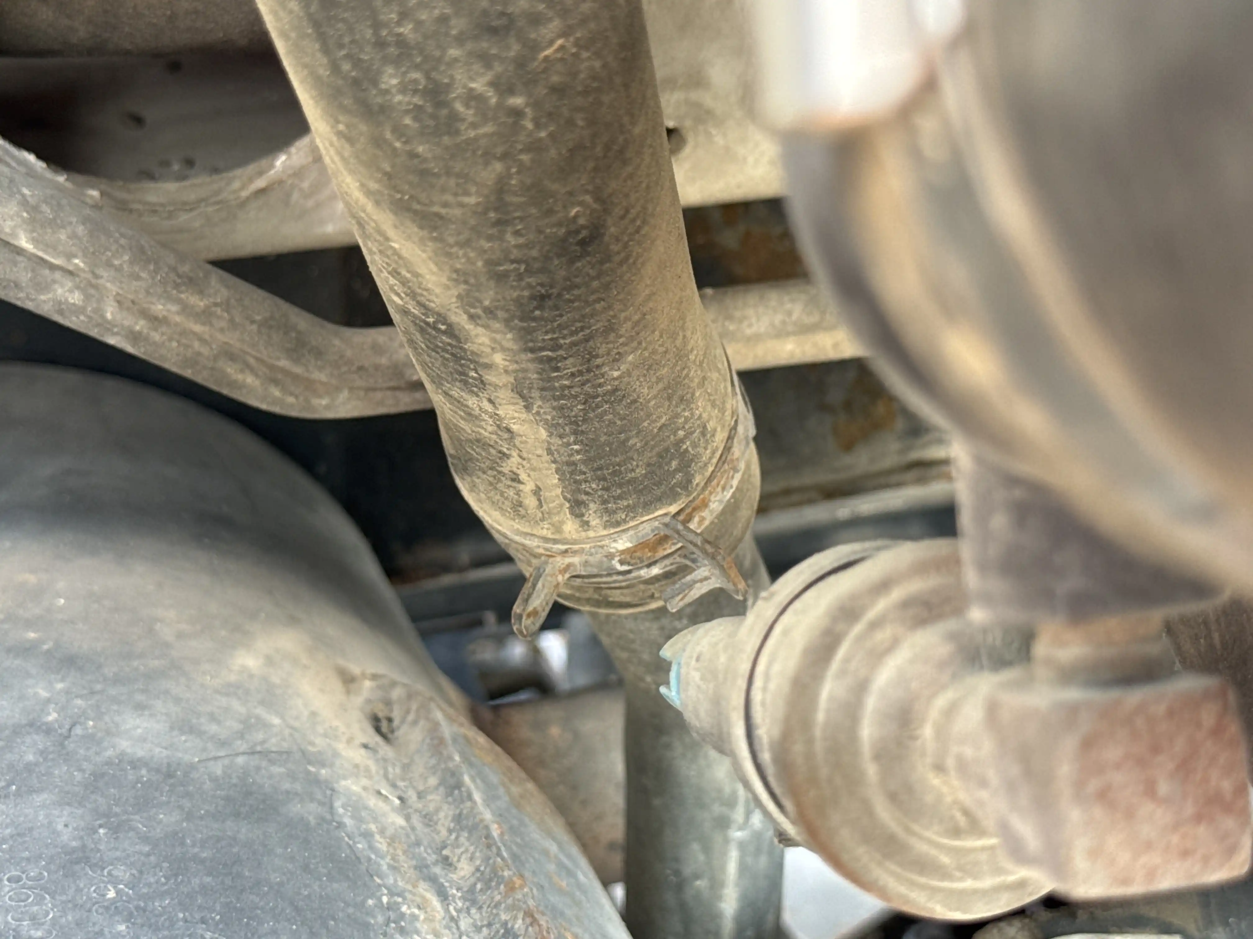 SSL-010-Bobcat-S450-skid-steer-loader-inspection-engine-hoses