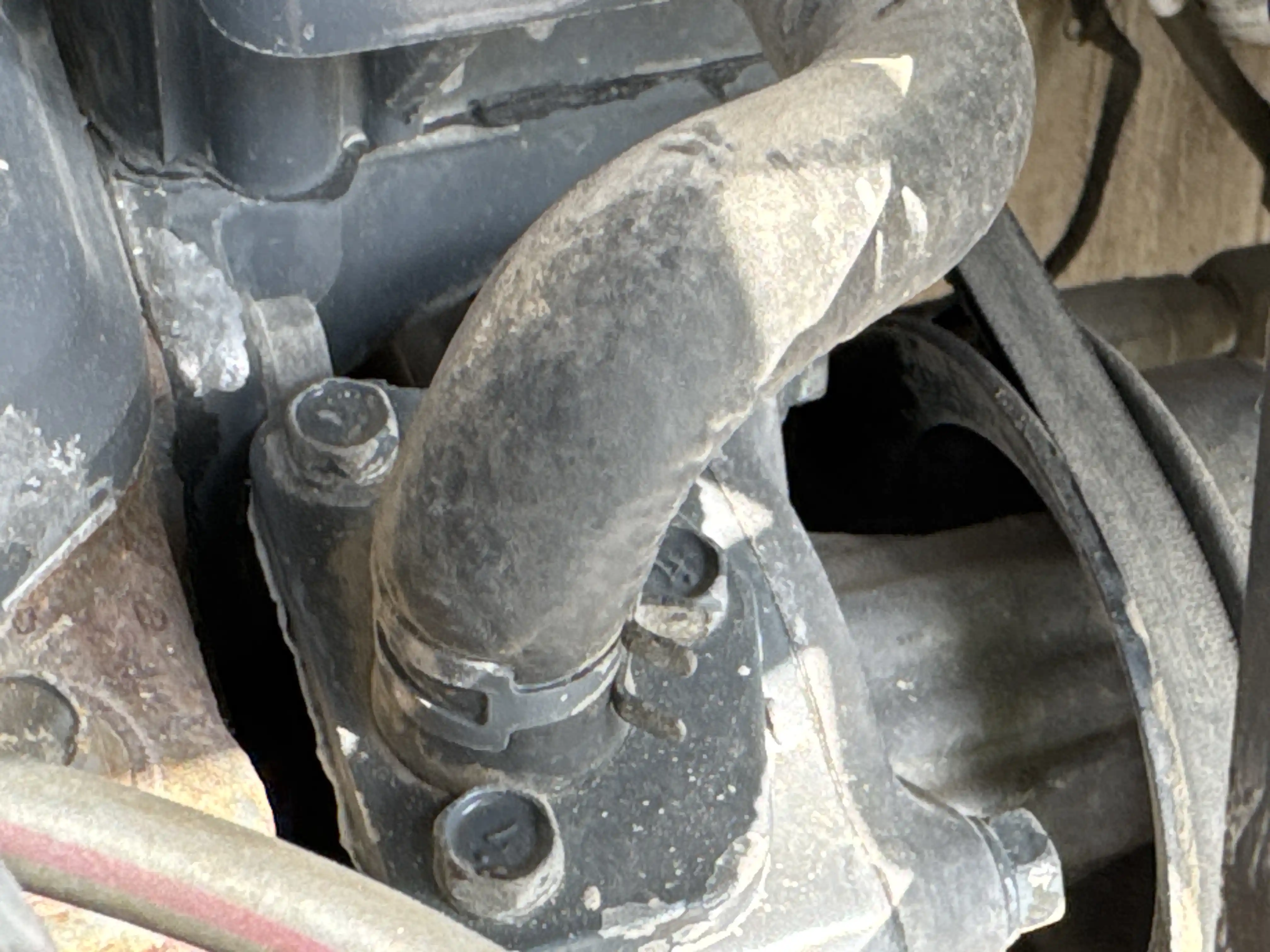 SSL-010-Bobcat-S450-skid-steer-loader-inspection-engine-hoses