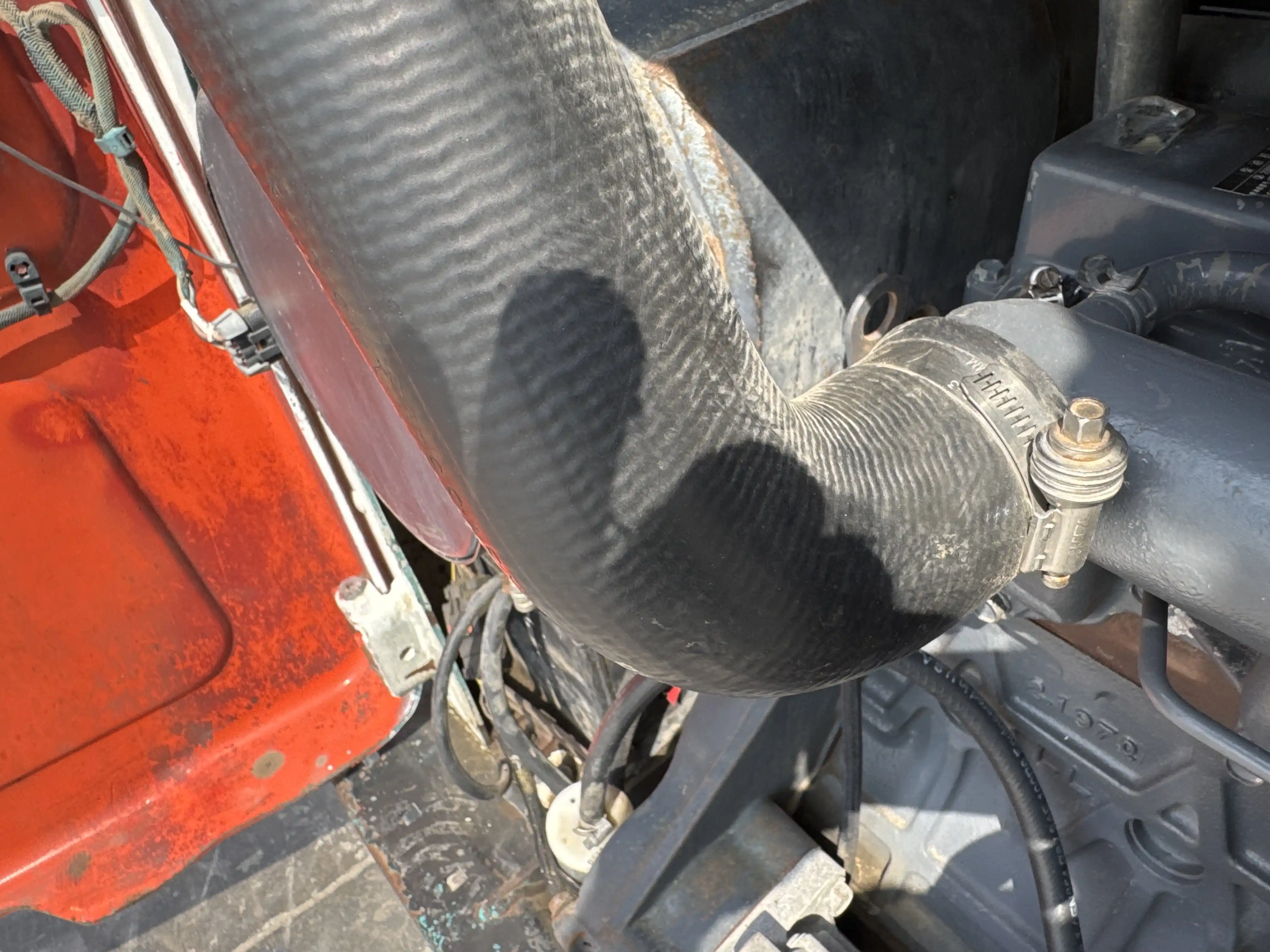 SSL-010-Bobcat-S450-skid-steer-loader-inspection-engine-hoses