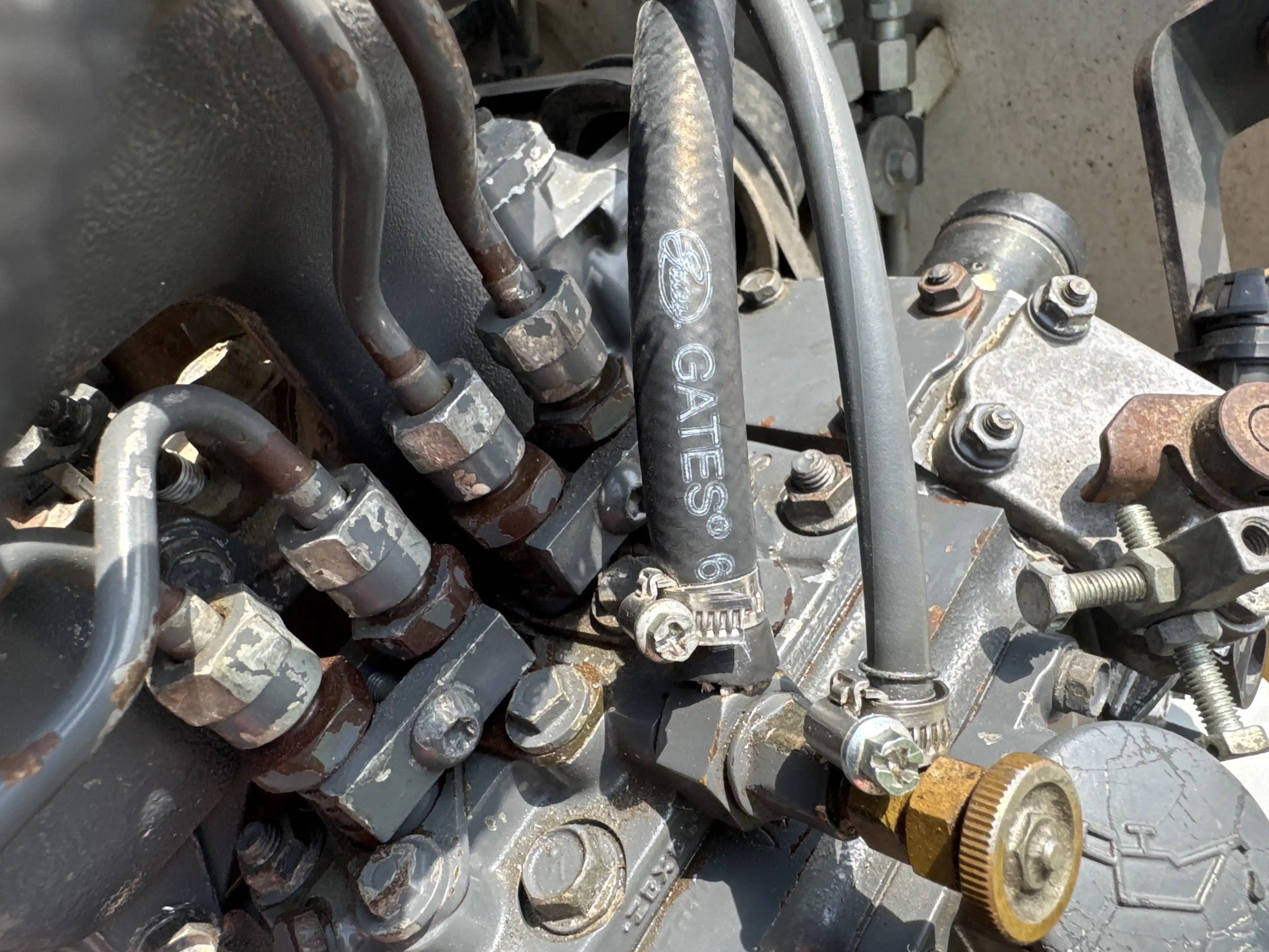 SSL-010-Bobcat-S450-skid-steer-loader-inspection-engine-hoses
