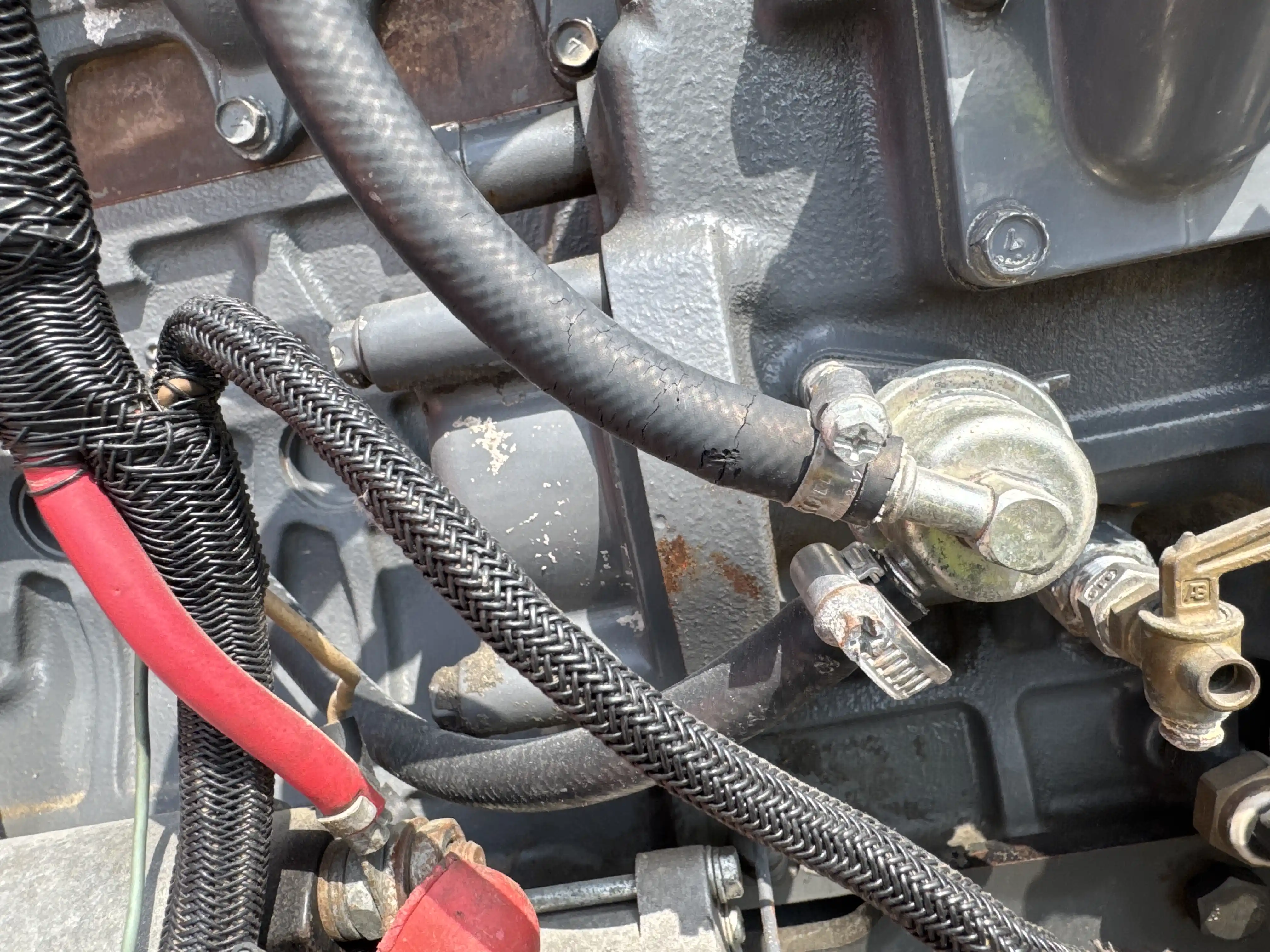 SSL-010-Bobcat-S450-skid-steer-loader-inspection-engine-hoses