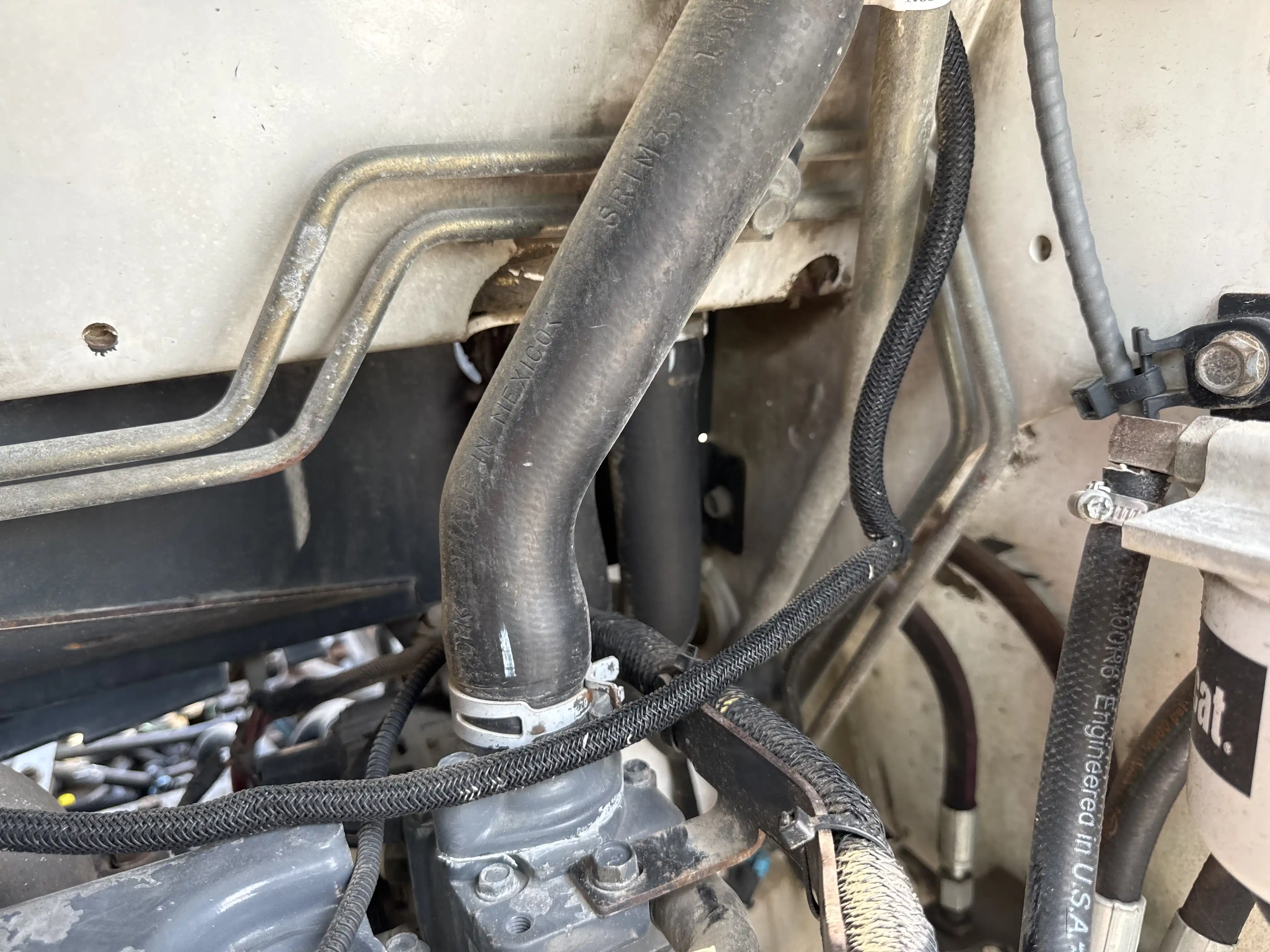 SSL-010-Bobcat-S450-skid-steer-loader-inspection-engine-hoses