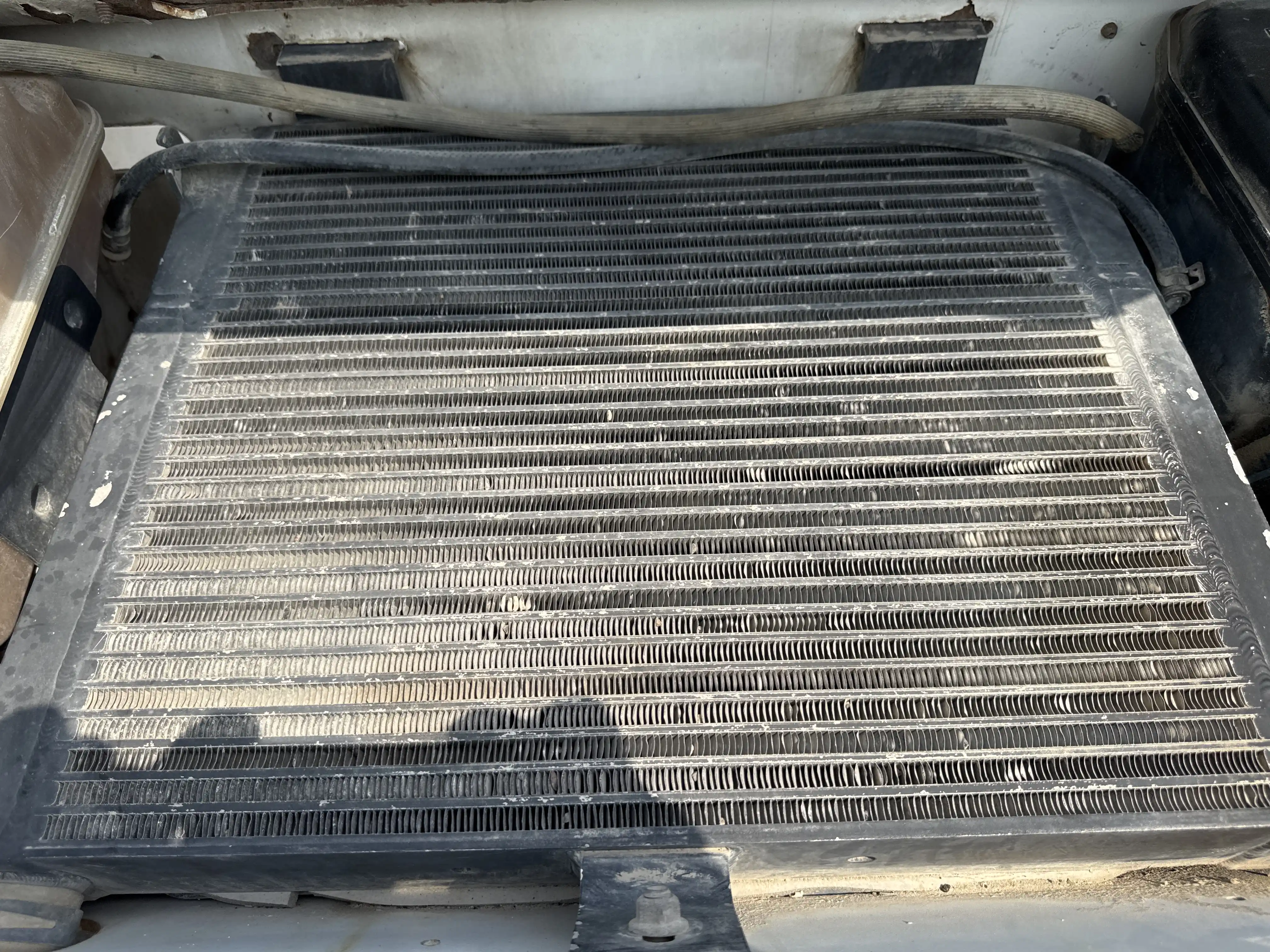 SSL-010-Bobcat-S450-skid-steer-loader-inspection-engine-radiator-oil-cooler-and-air-cooler