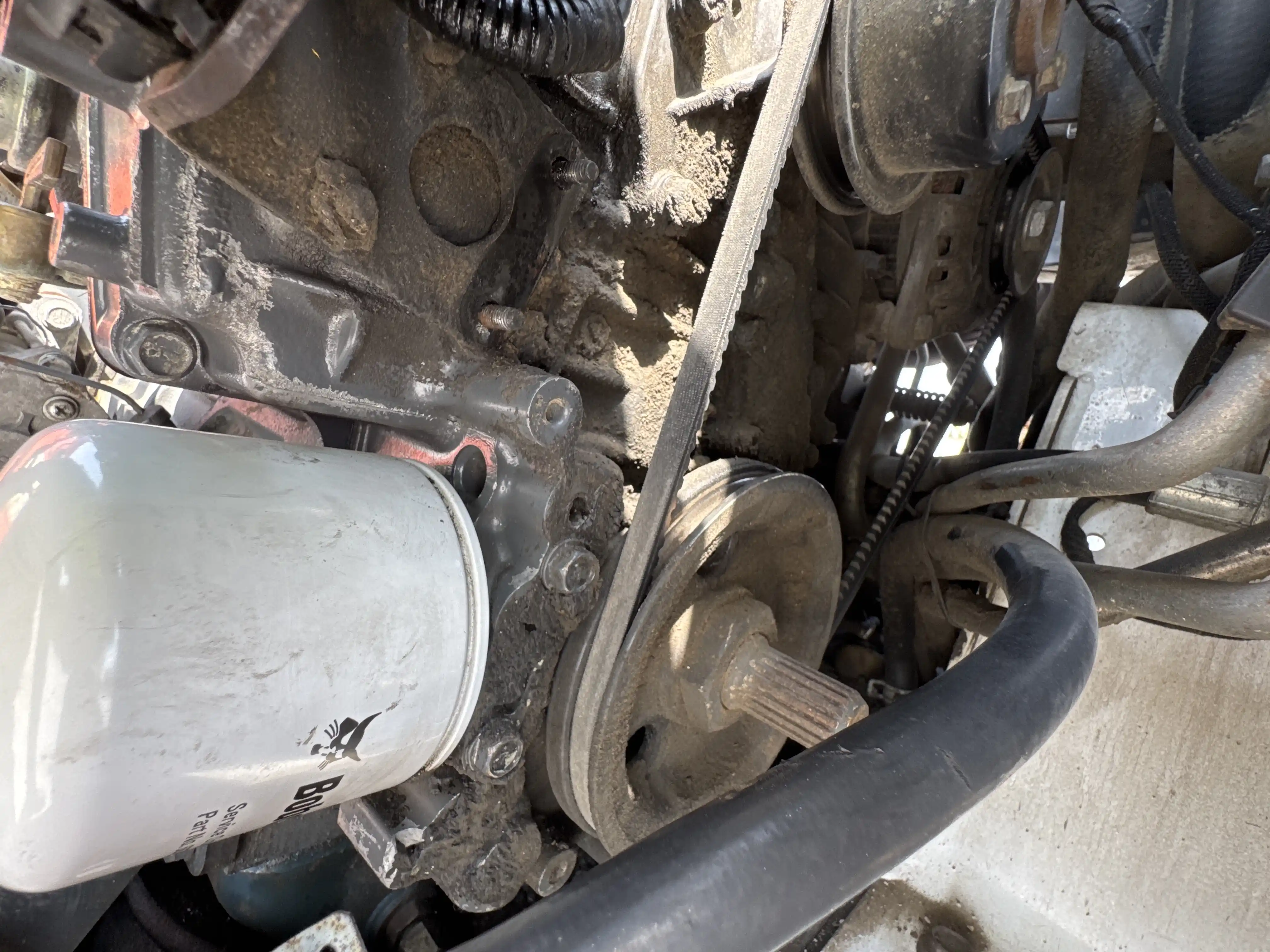 SSL-010-Bobcat-S450-skid-steer-loader-inspection-engine-belts