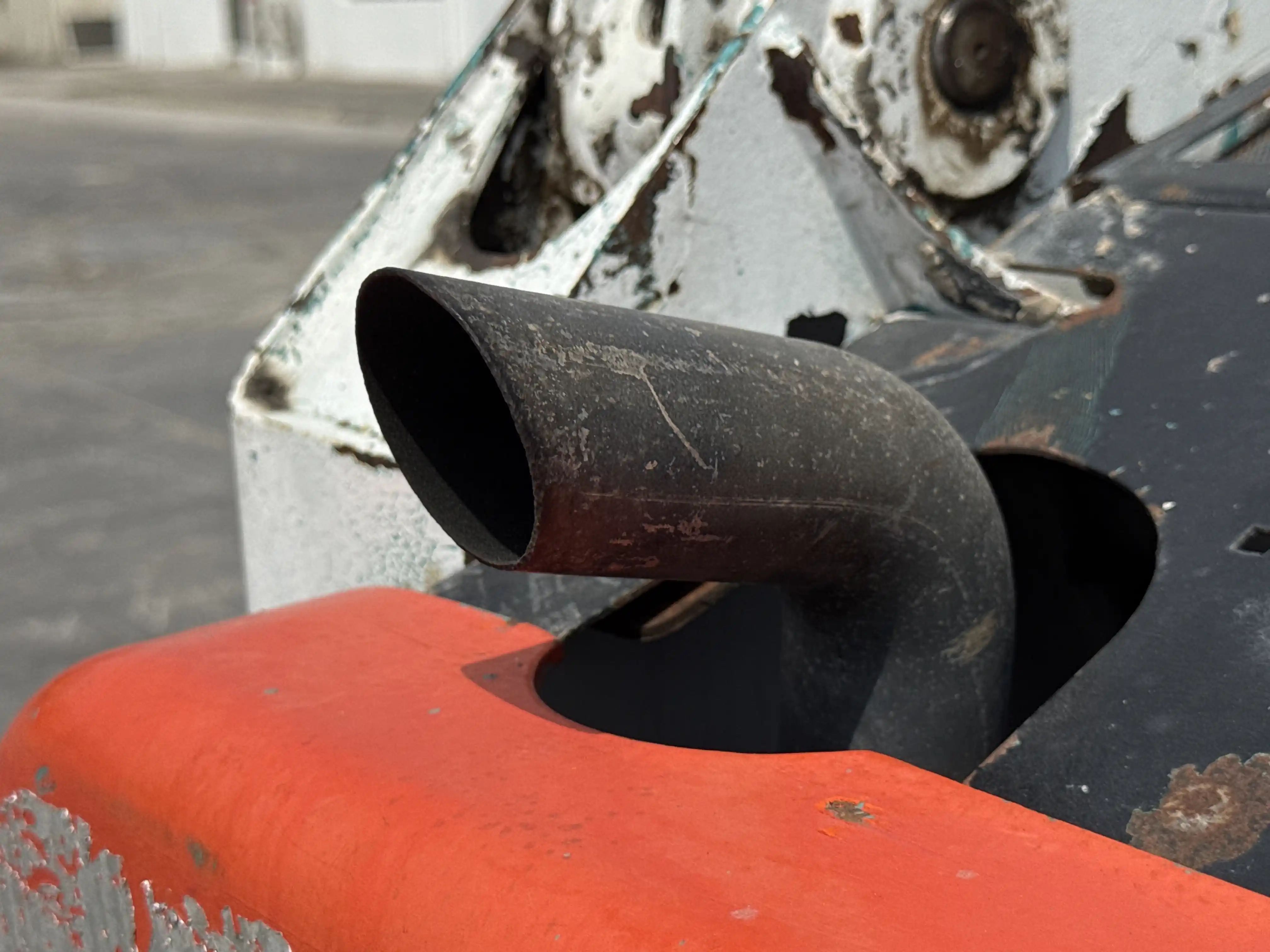 SSL-010-Bobcat-S450-skid-steer-loader-inspection-engine-exhaust-system