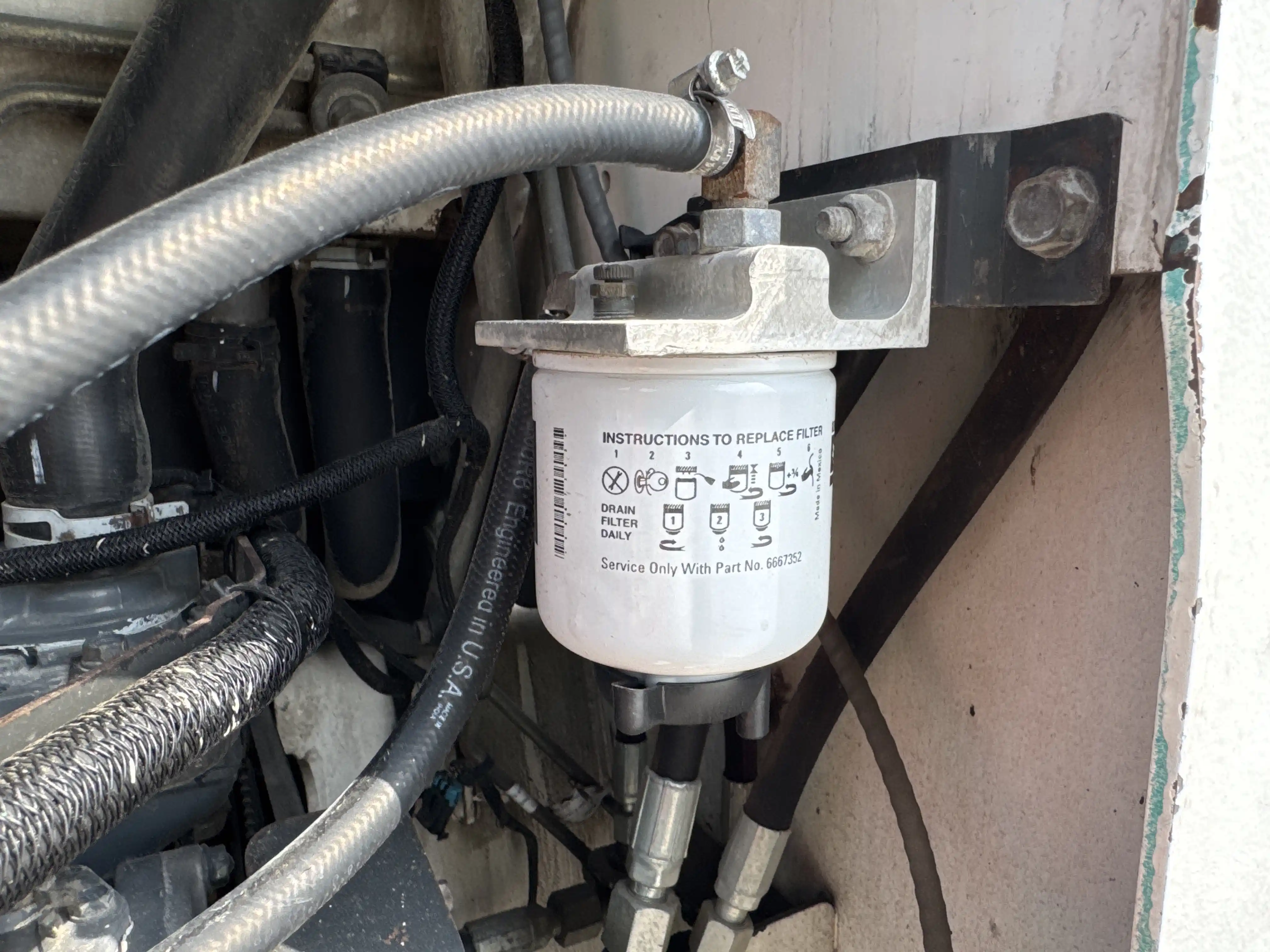 SSL-010-Bobcat-S450-skid-steer-loader-inspection-engine-fuel-leaks
