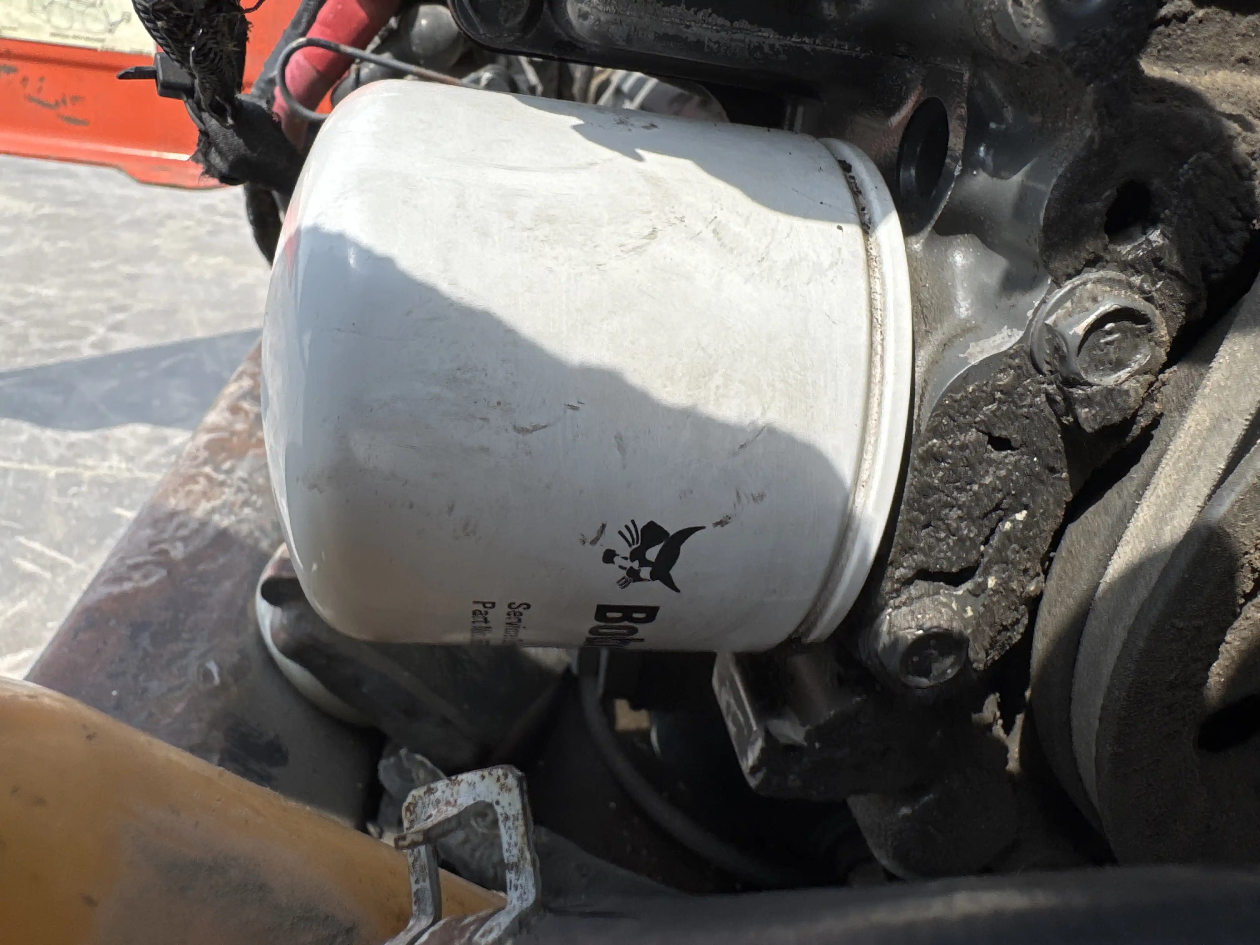 SSL-010-Bobcat-S450-skid-steer-loader-inspection-engine-engine-oil-leaks