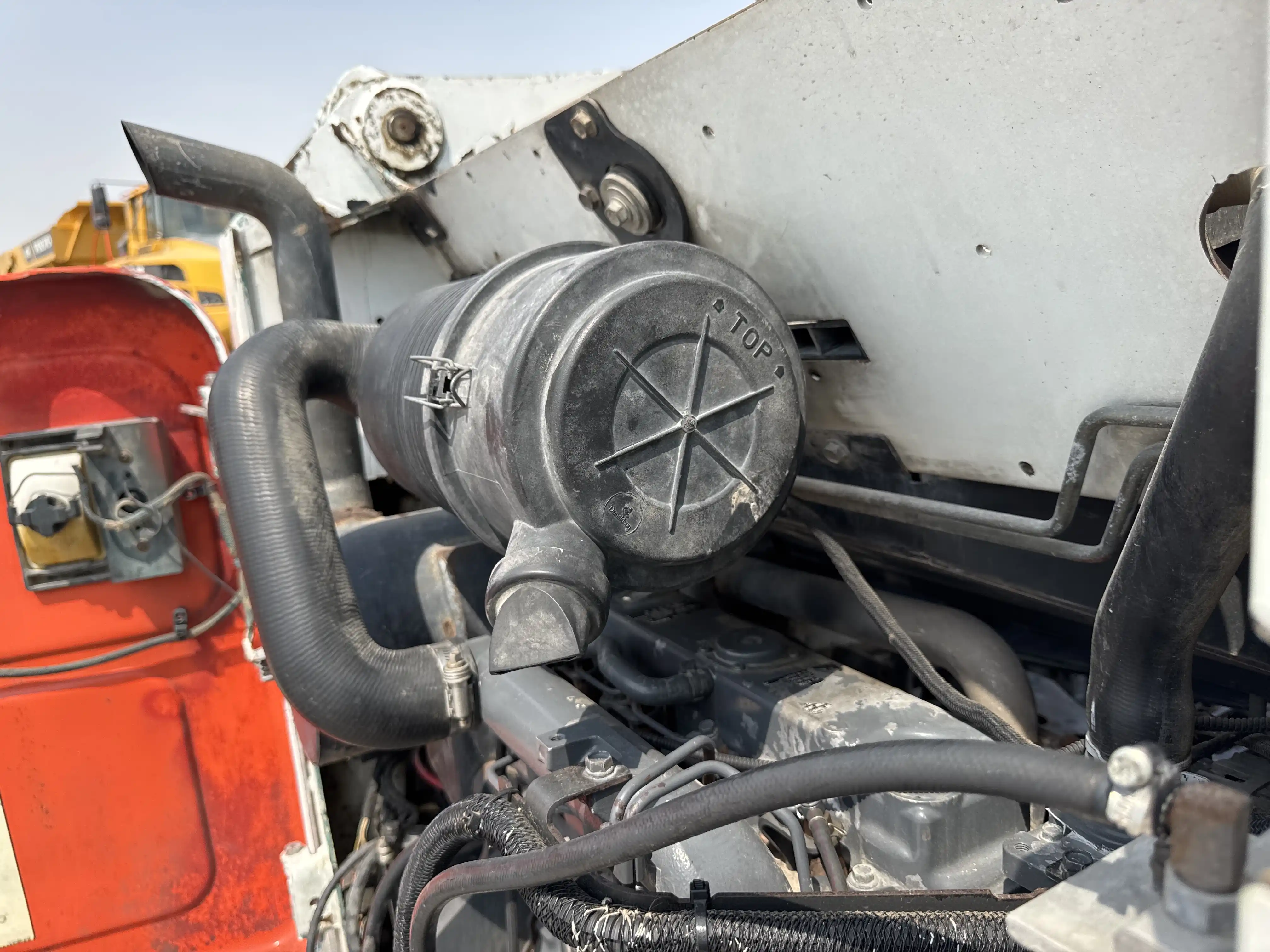 SSL-010-Bobcat-S450-skid-steer-loader-inspection-engine-air-intake-system