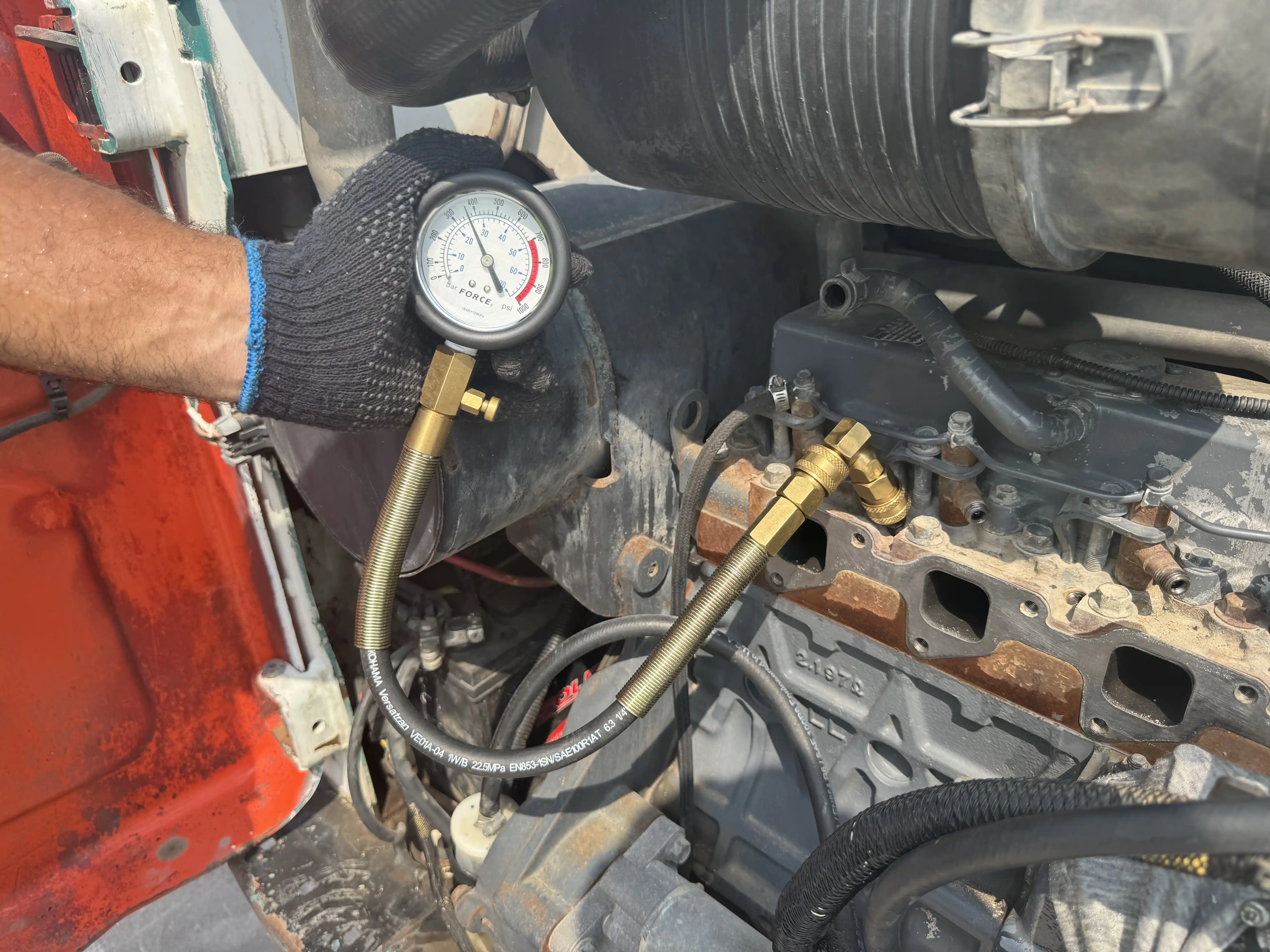 SSL-010-Bobcat-S450-skid-steer-loader-inspection-engine-cylinder-compression