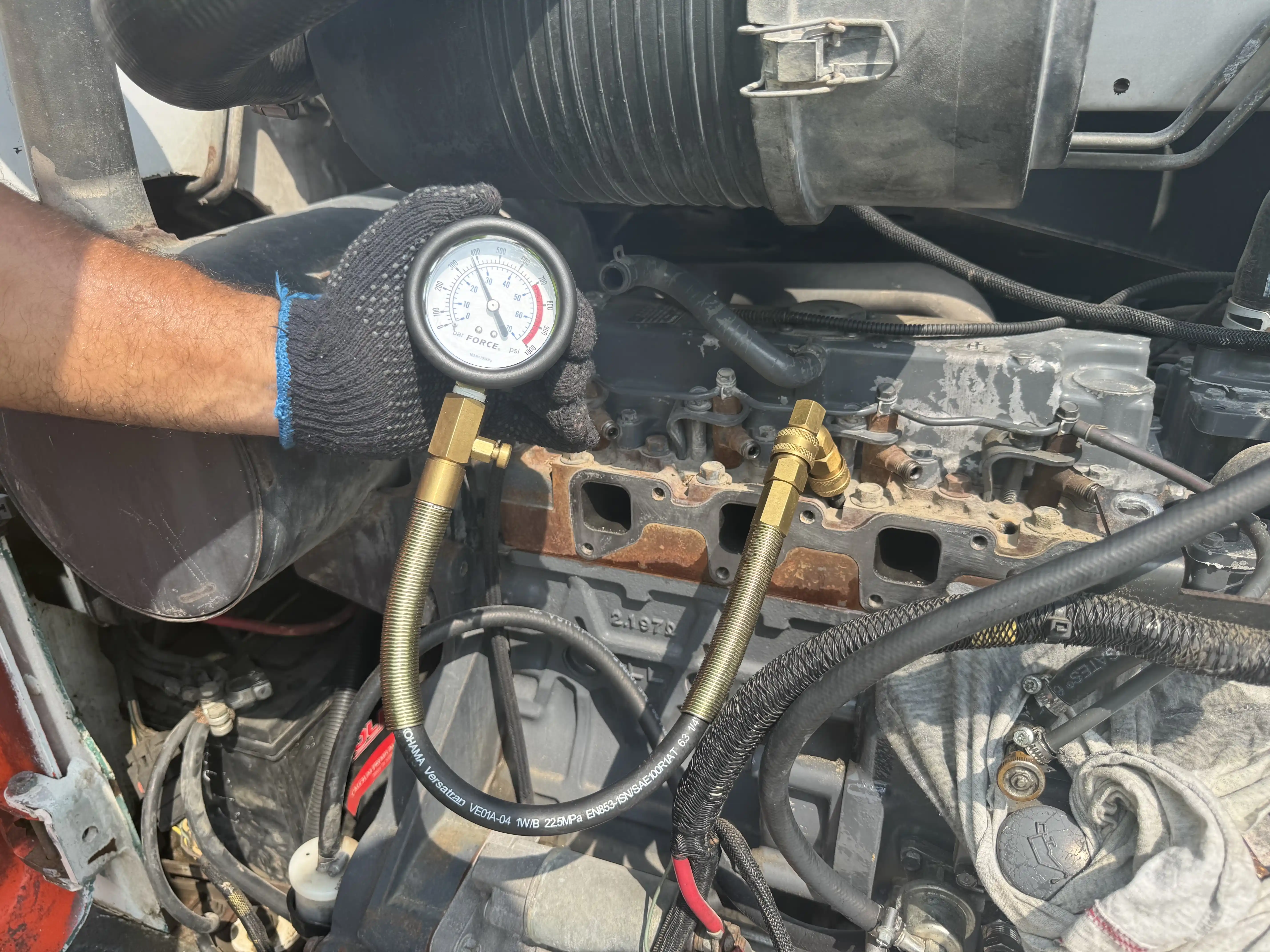 SSL-010-Bobcat-S450-skid-steer-loader-inspection-engine-cylinder-compression