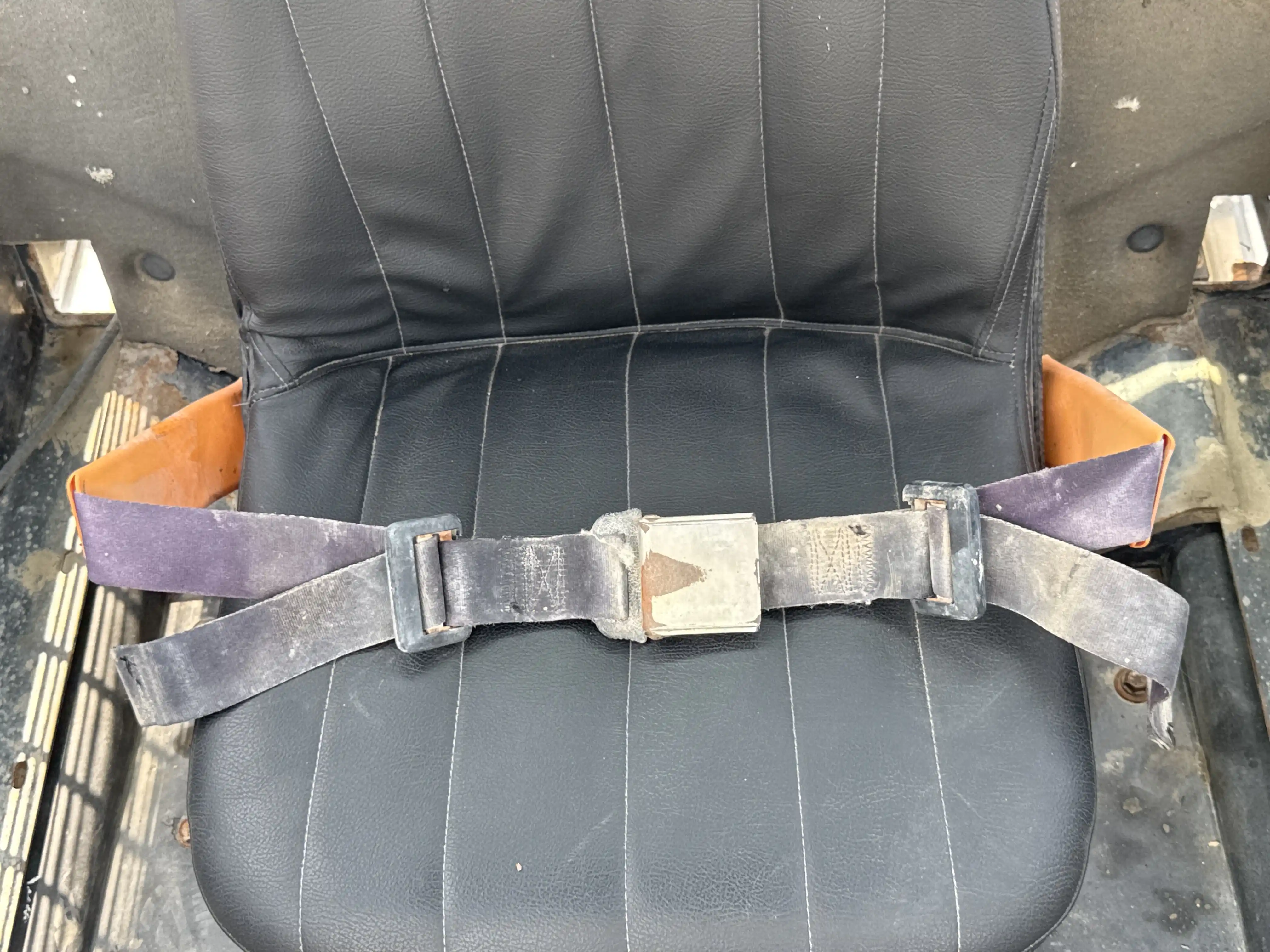 SSL-010-Bobcat-S450-skid-steer-loader-inspection-safety-seat-belts