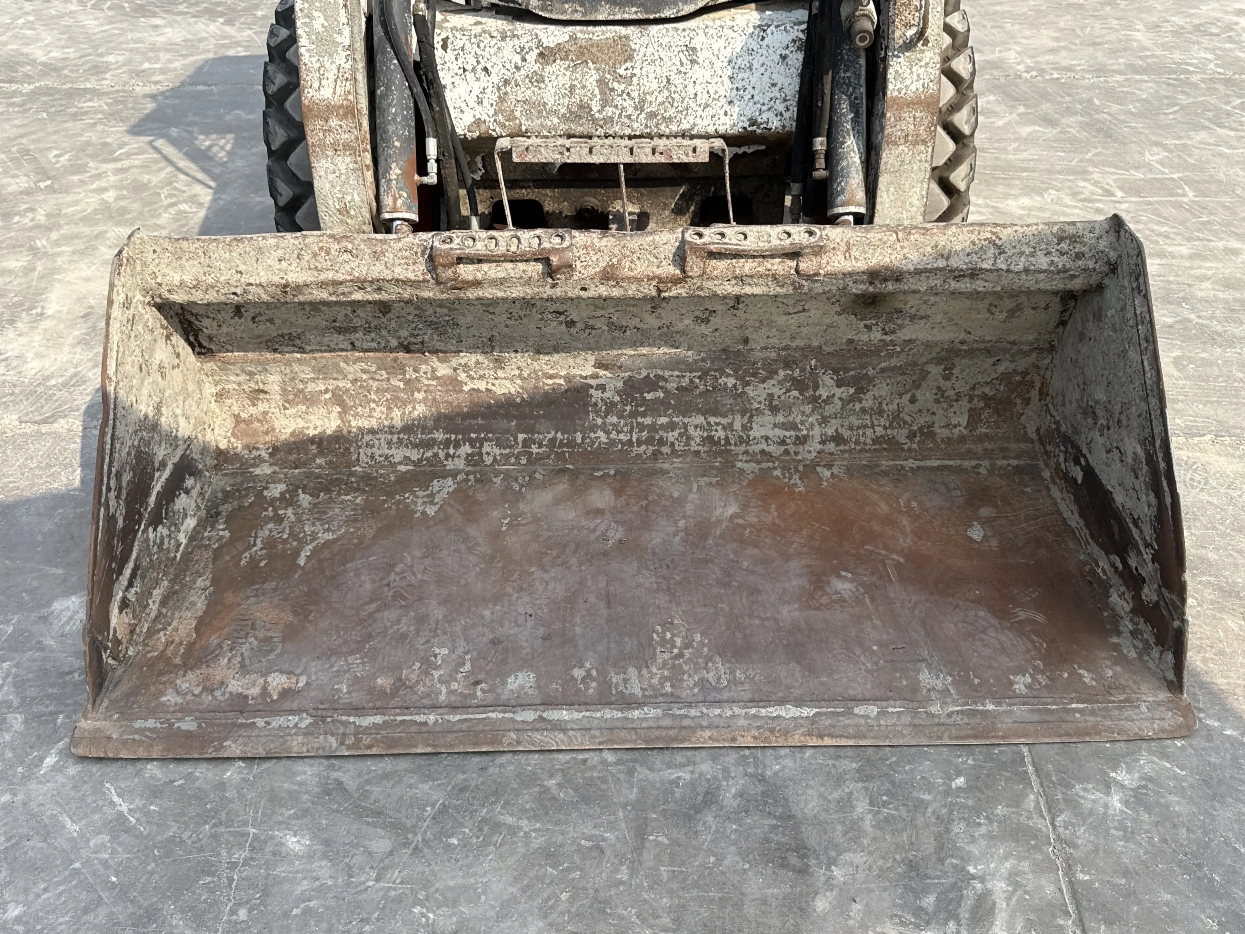 SSL-010-Bobcat-S450-skid-steer-loader-inspection-attachments-loader-bucket-condition