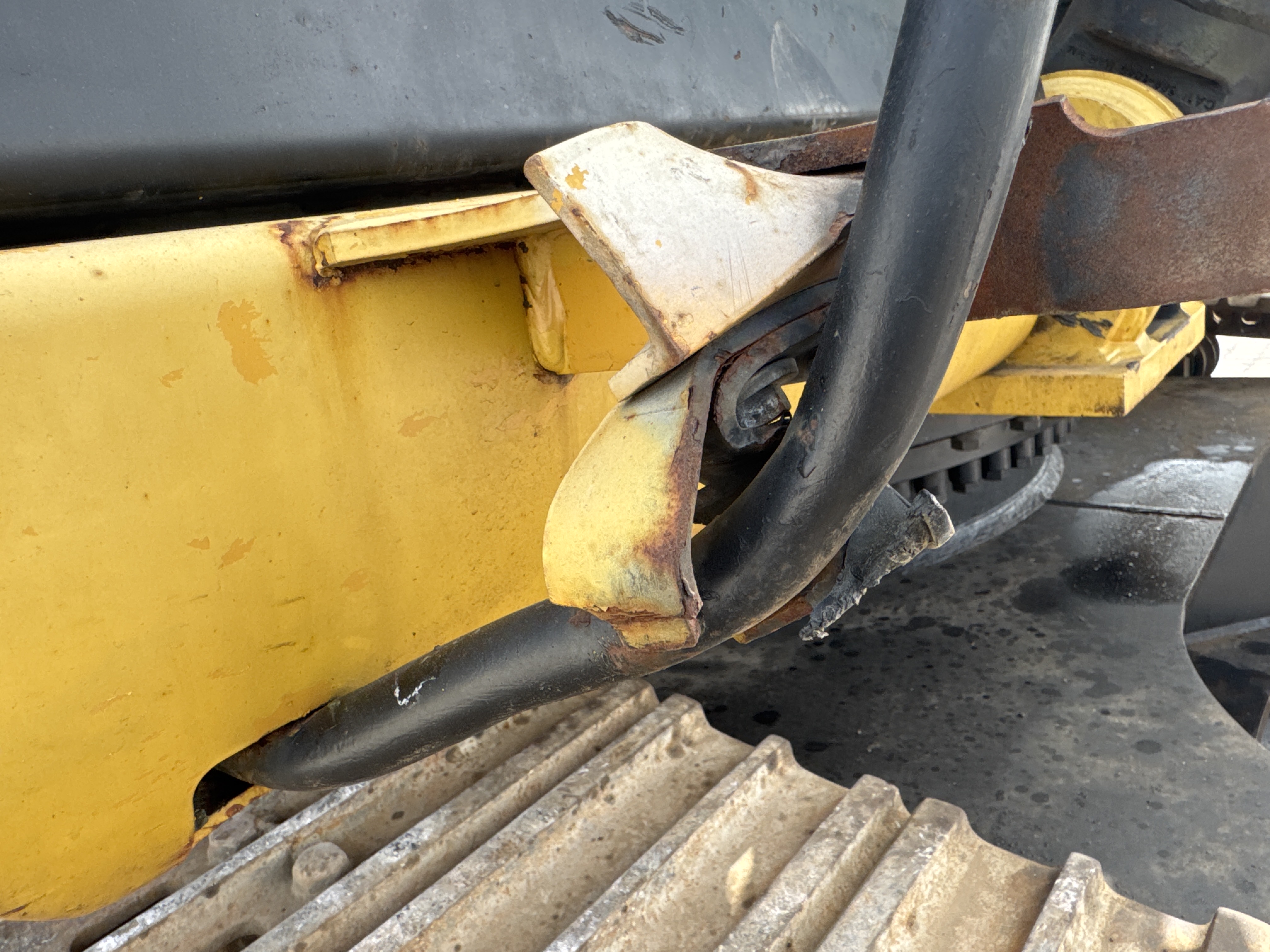 LEX-004-Cat-349D2L-large-excavator-inspection-structure-handrails