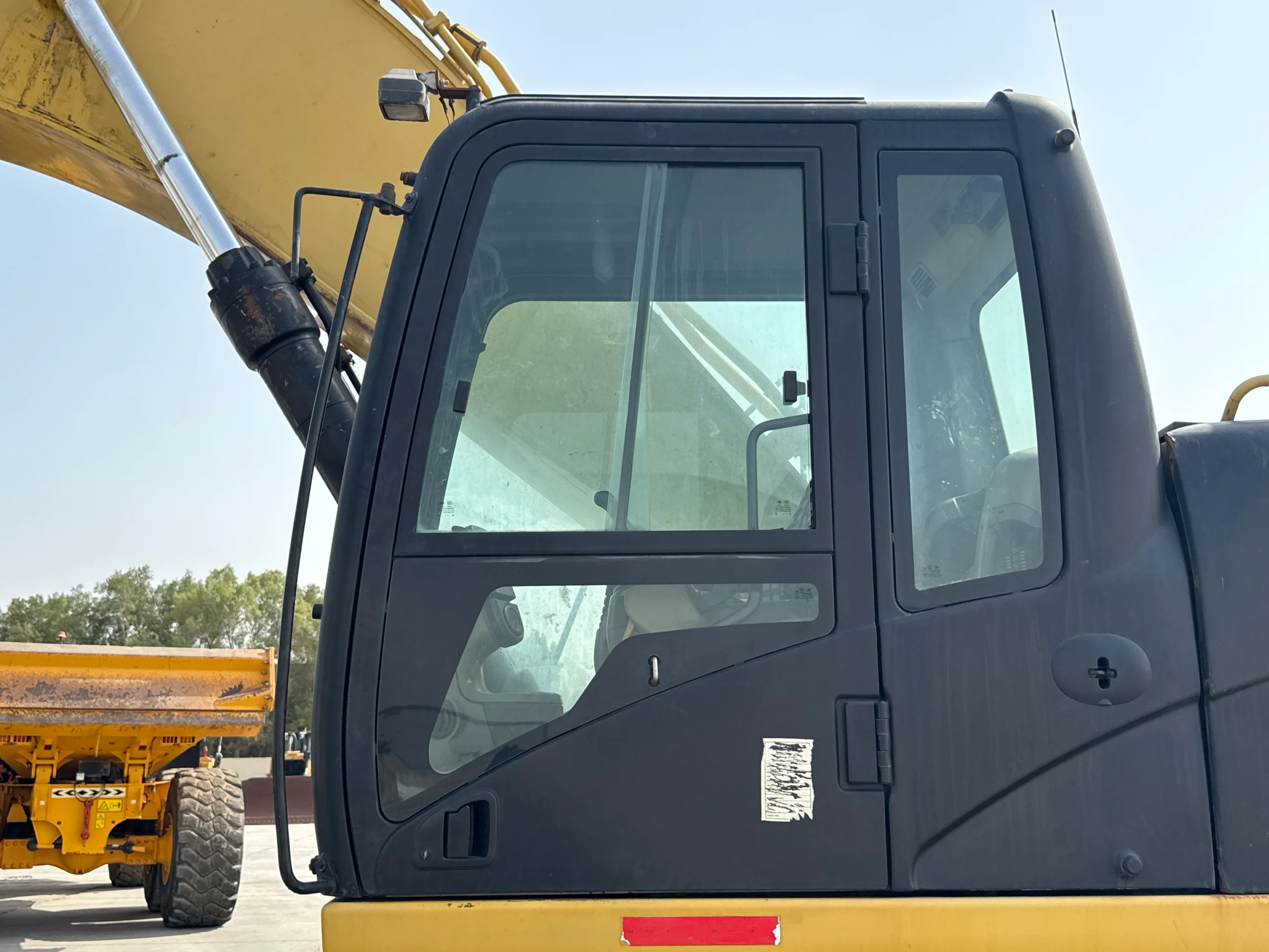 LEX-004-Cat-349D2L-large-excavator-inspection-structure-doors