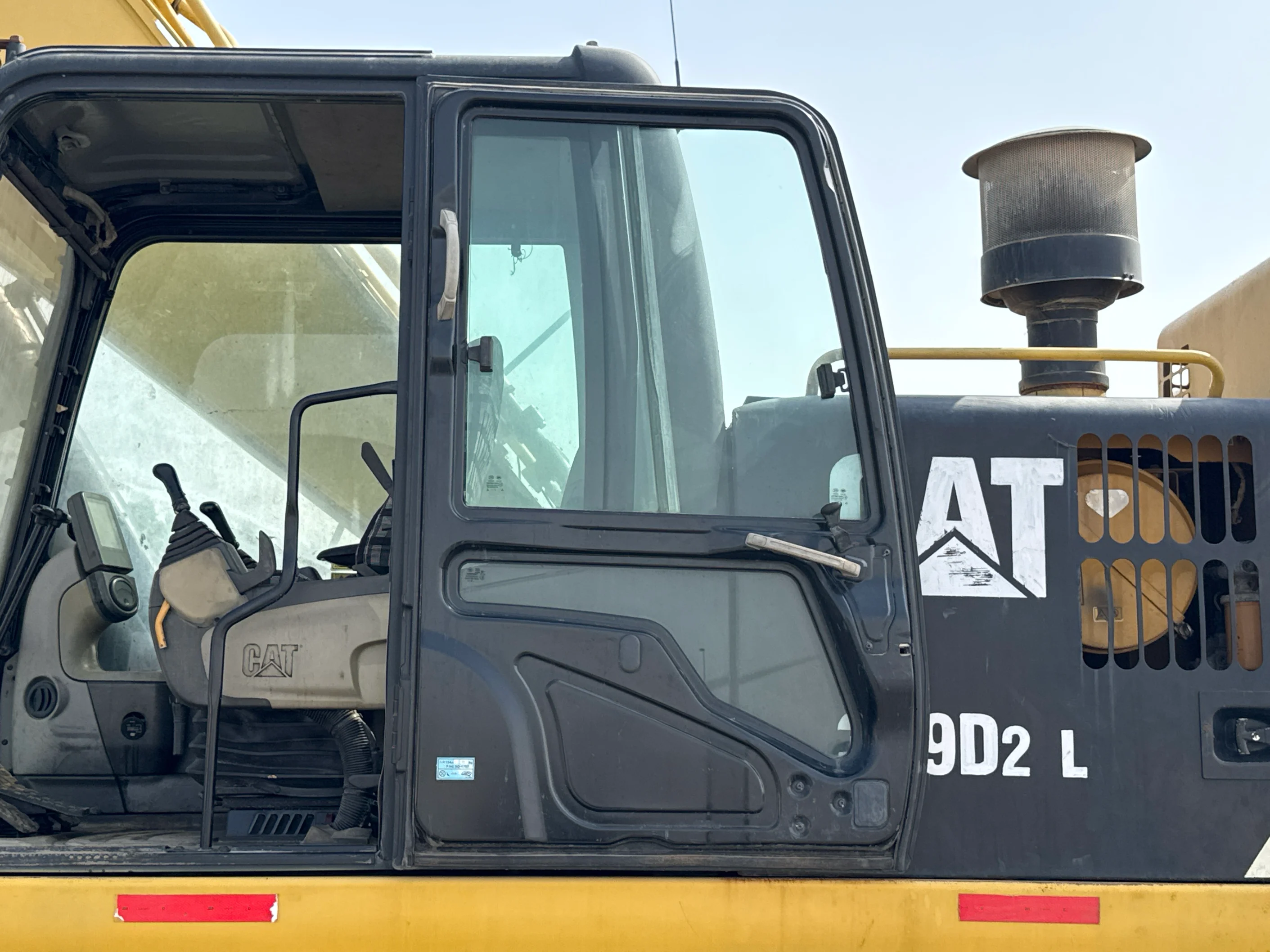LEX-004-Cat-349D2L-large-excavator-inspection-structure-doors