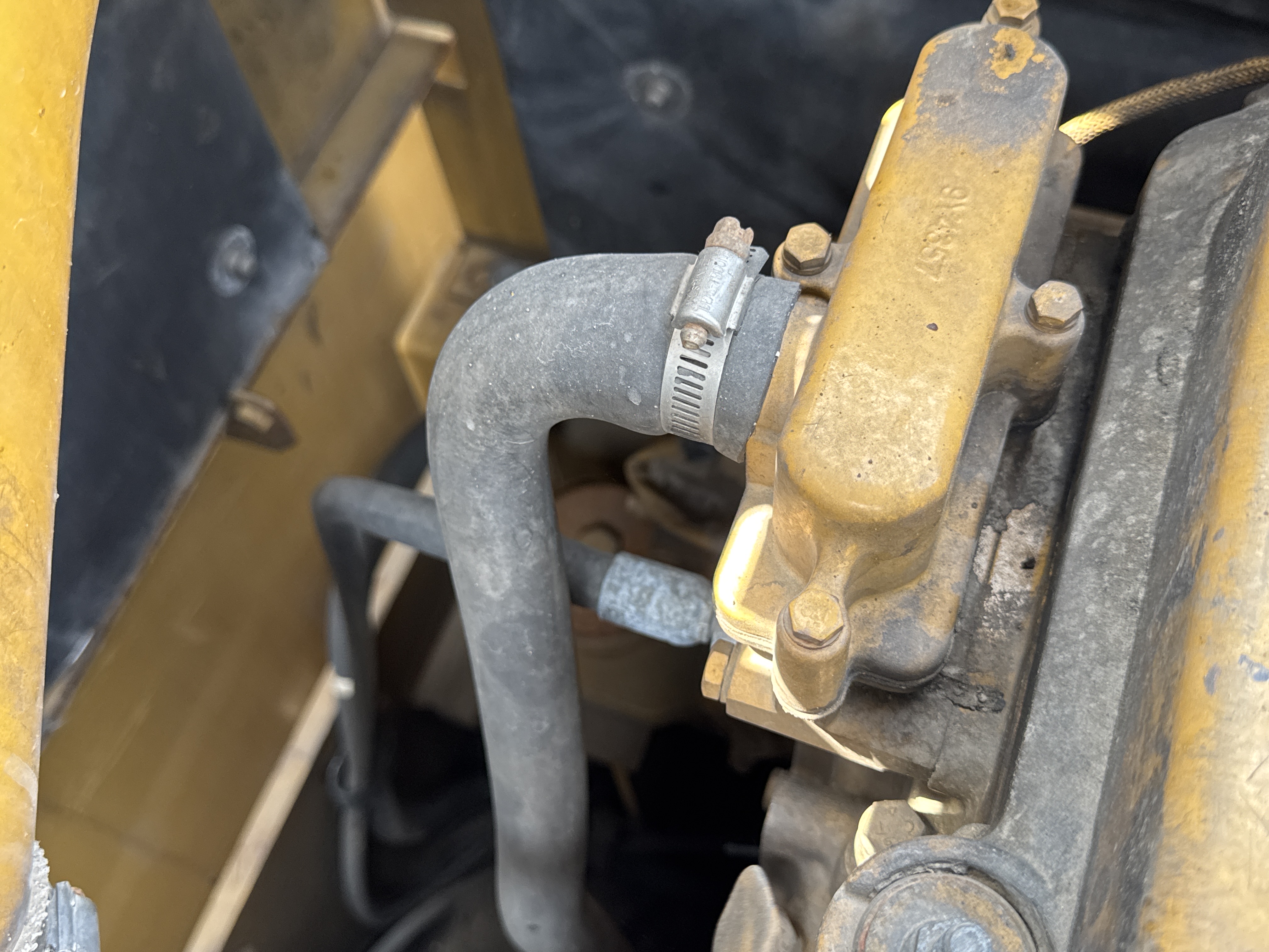 LEX-004-Cat-349D2L-large-excavator-inspection-engine-hoses