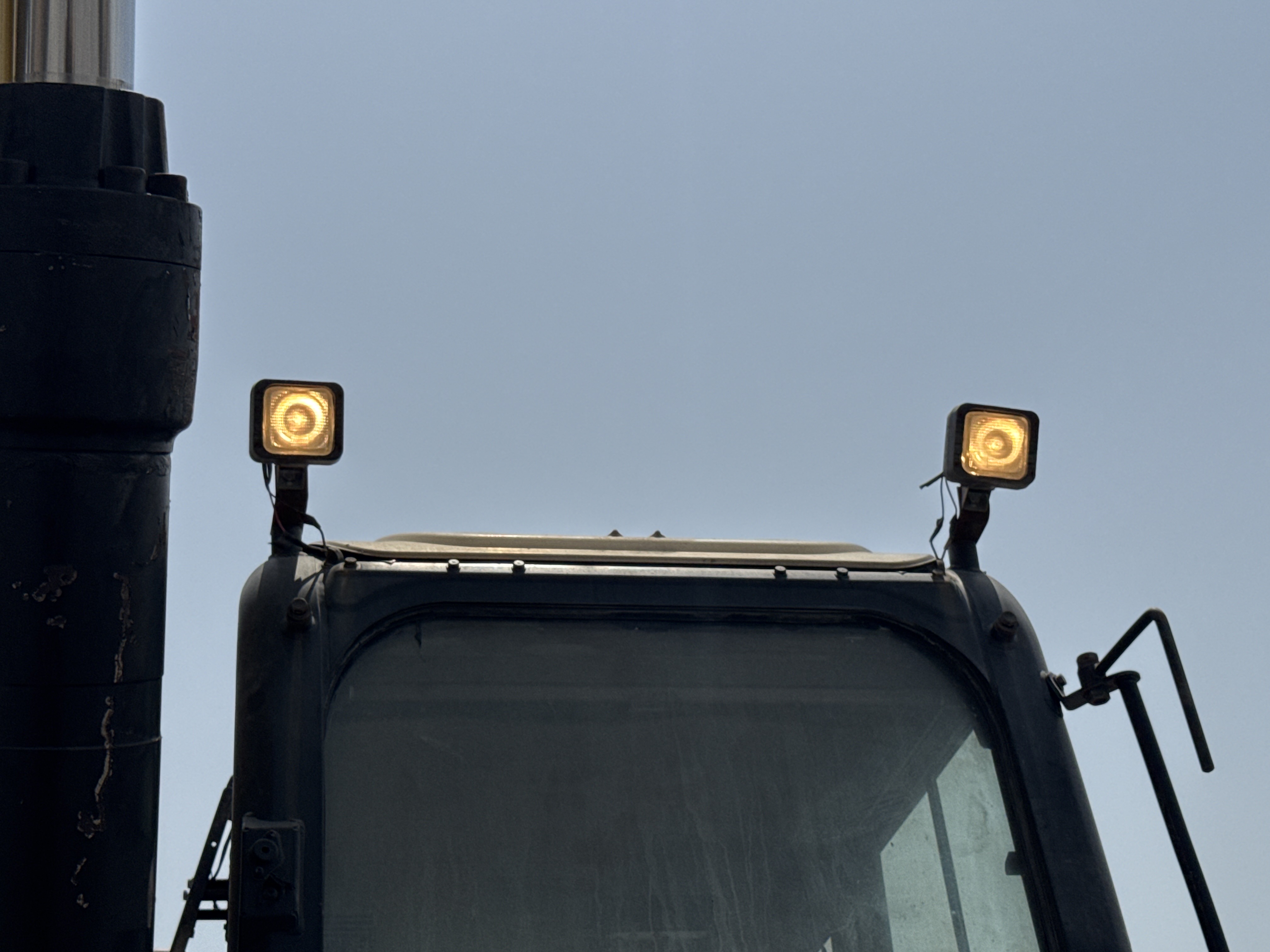 LEX-004-Cat-349D2L-large-excavator-inspection-electronics-lights-and-signals