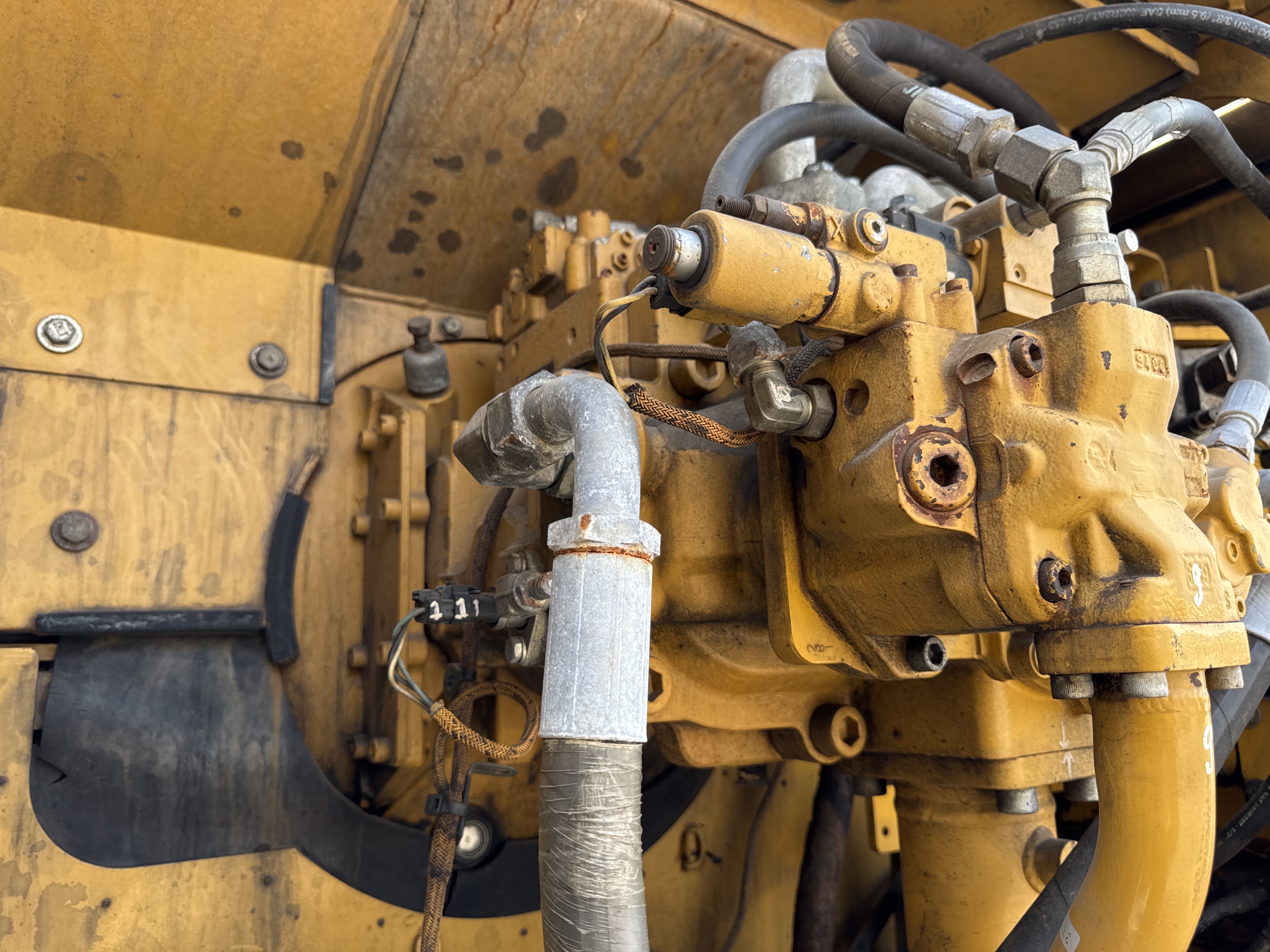 LEX-004-Cat-349D2L-large-excavator-inspection-hydraulics-hydraulic-pump