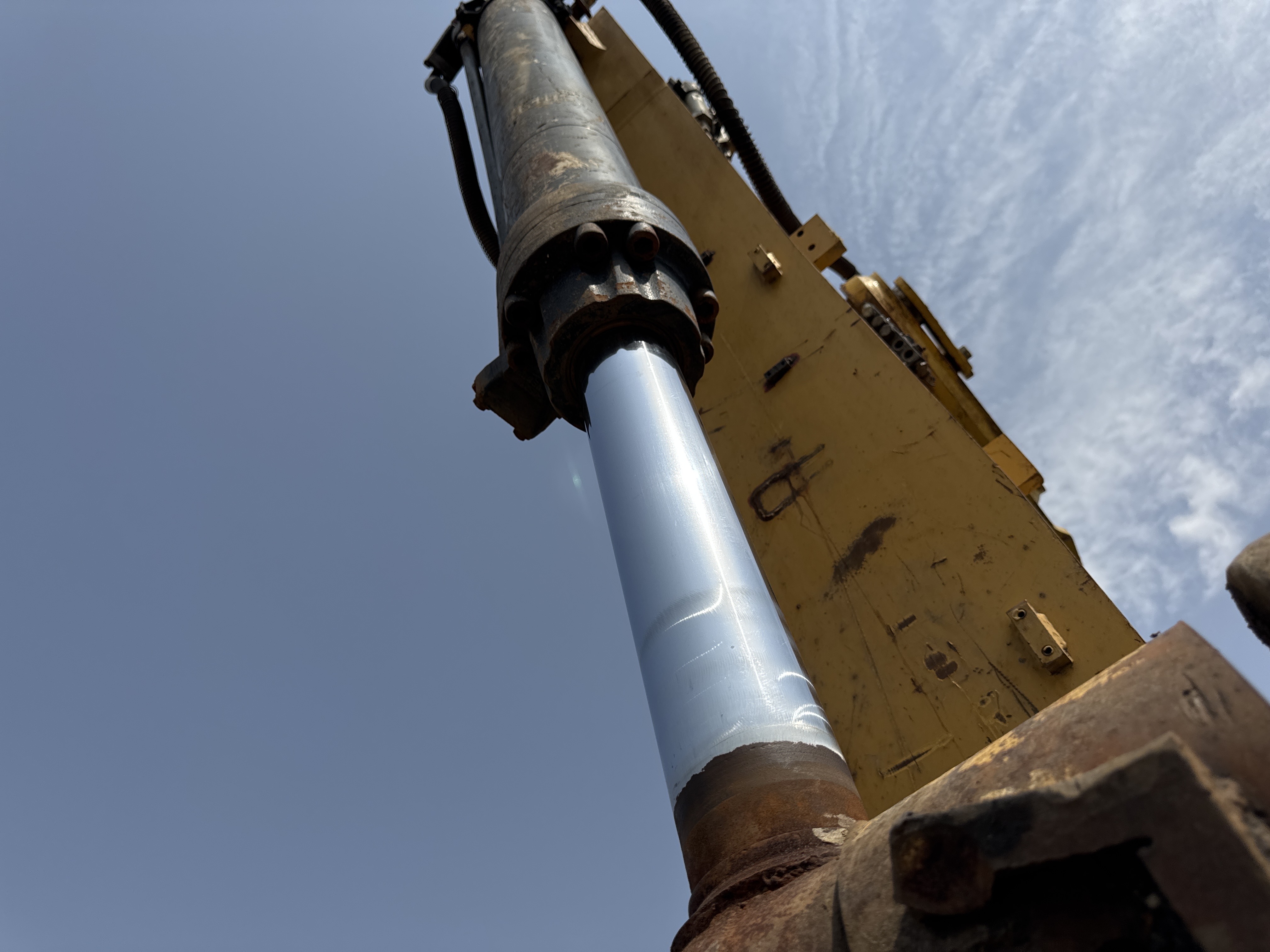 LEX-004-Cat-349D2L-large-excavator-inspection-hydraulics-bucket-cylinder