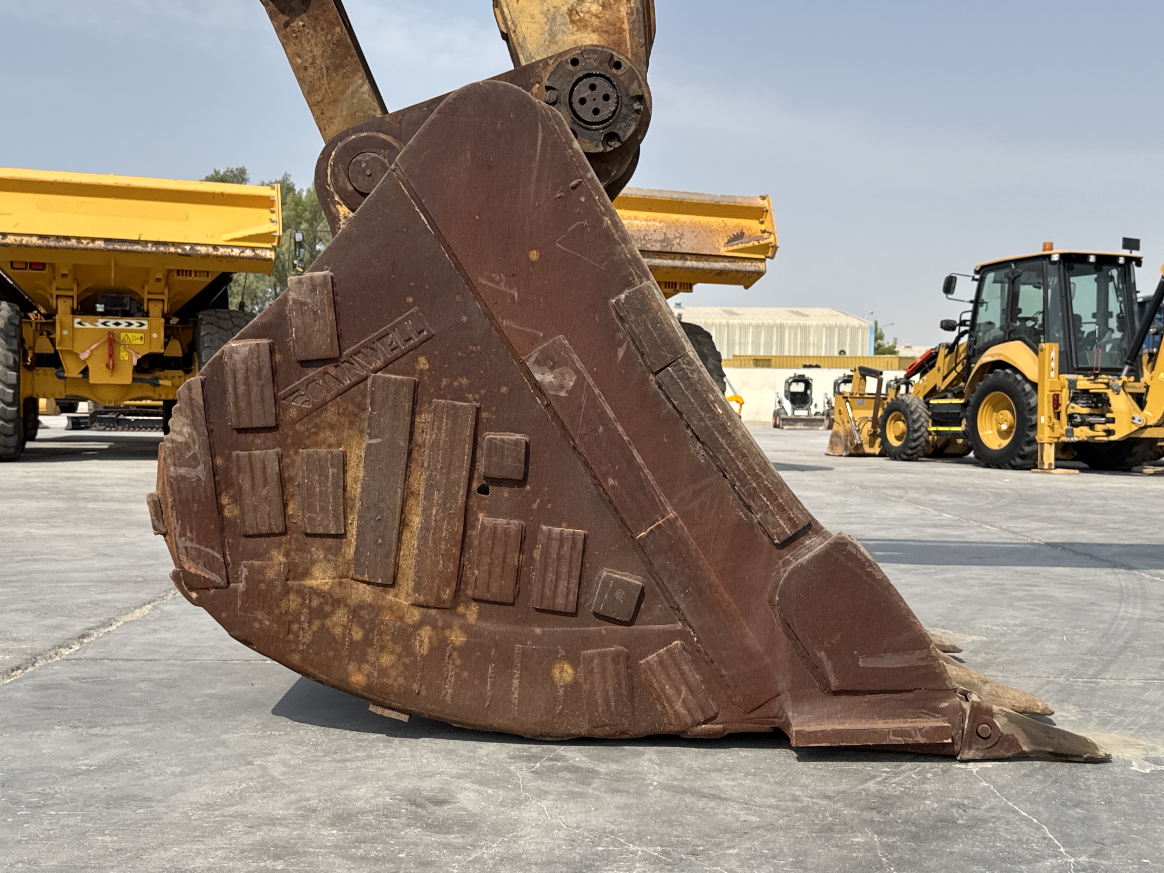 LEX-004-Cat-349D2L-large-excavator-inspection-attachment-excavator-bucket