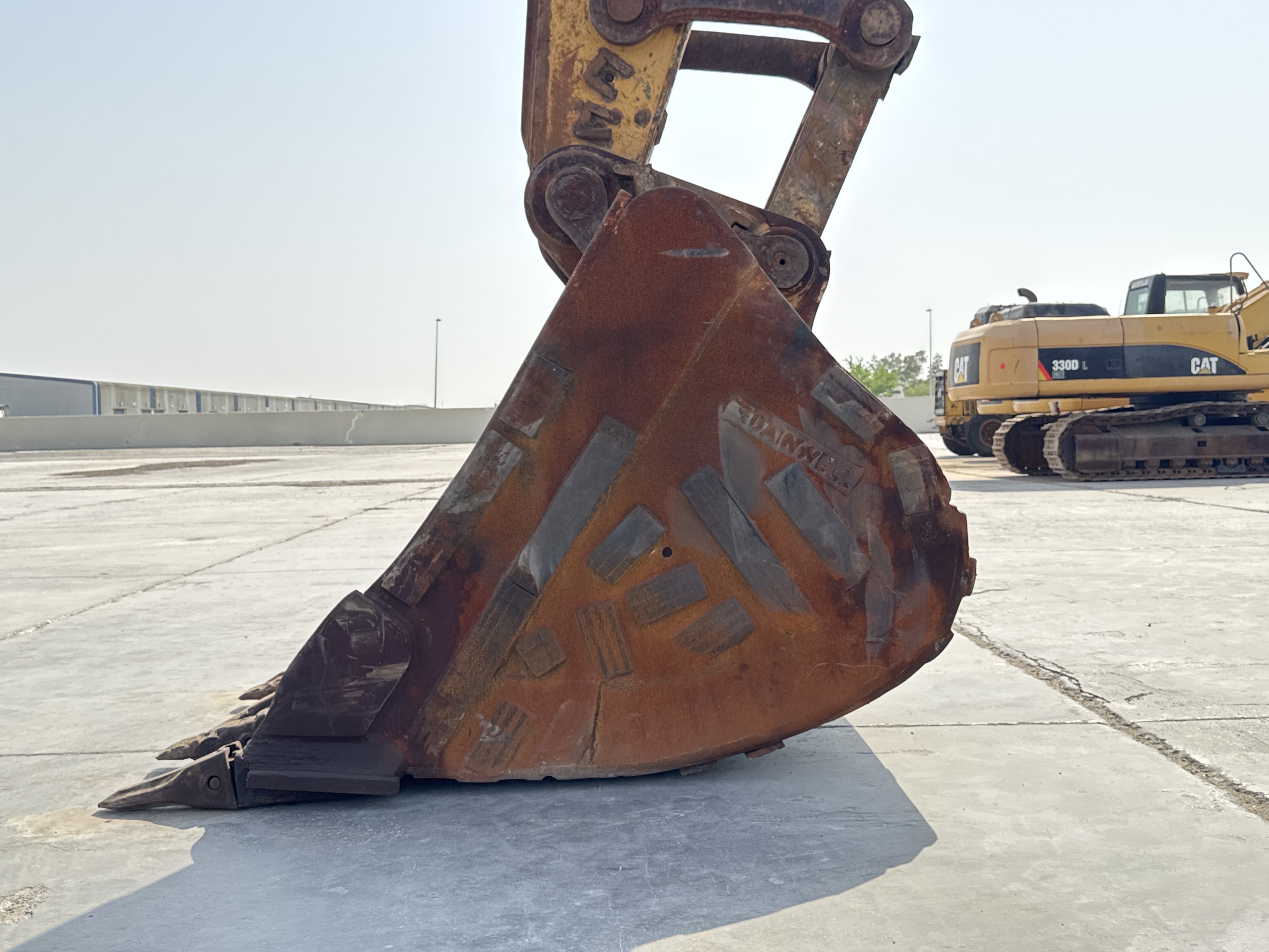 LEX-004-Cat-349D2L-large-excavator-inspection-attachment-excavator-bucket