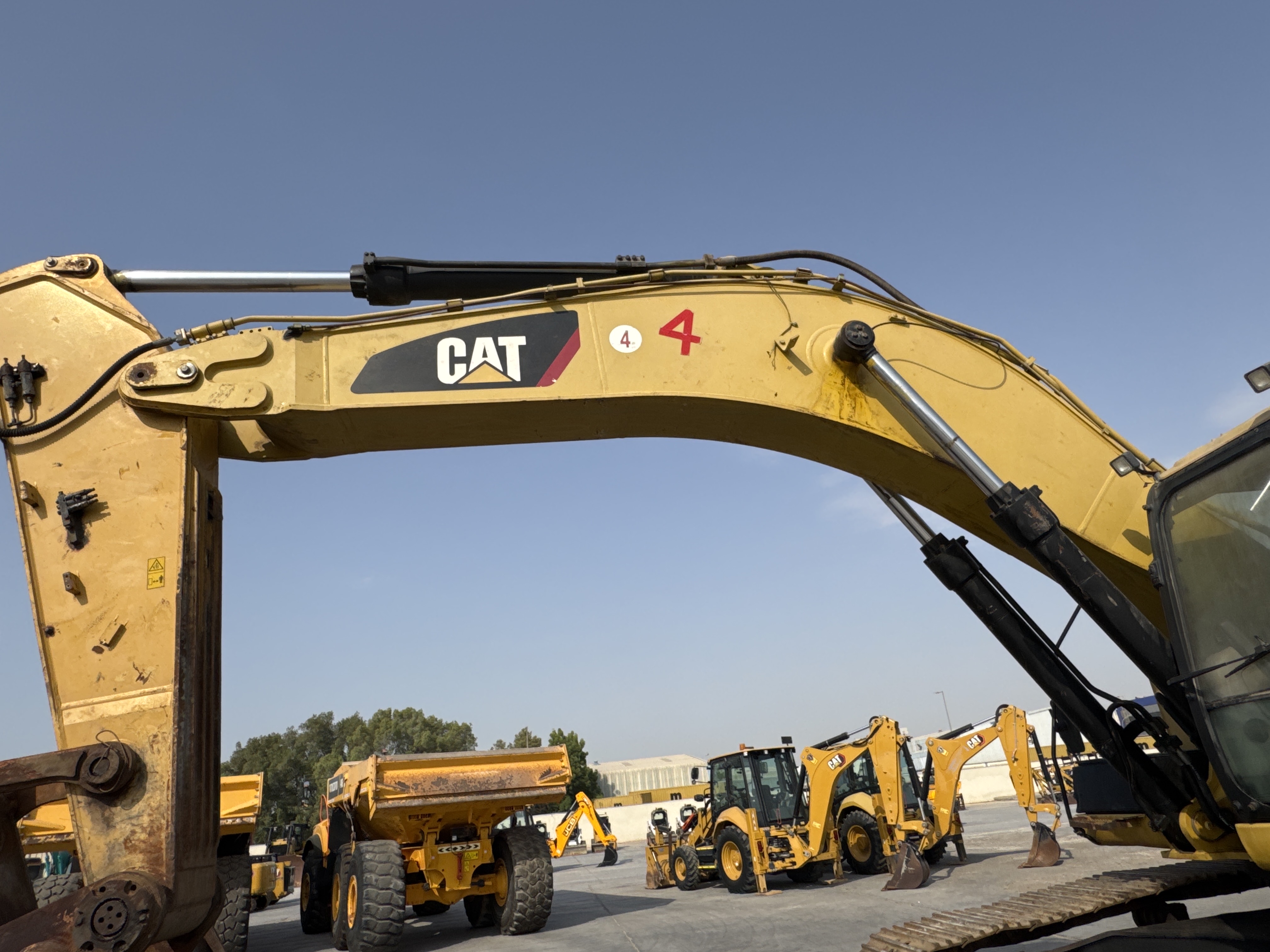 LEX-004-Cat-349D2L-large-excavator-inspection-chassis-boom
