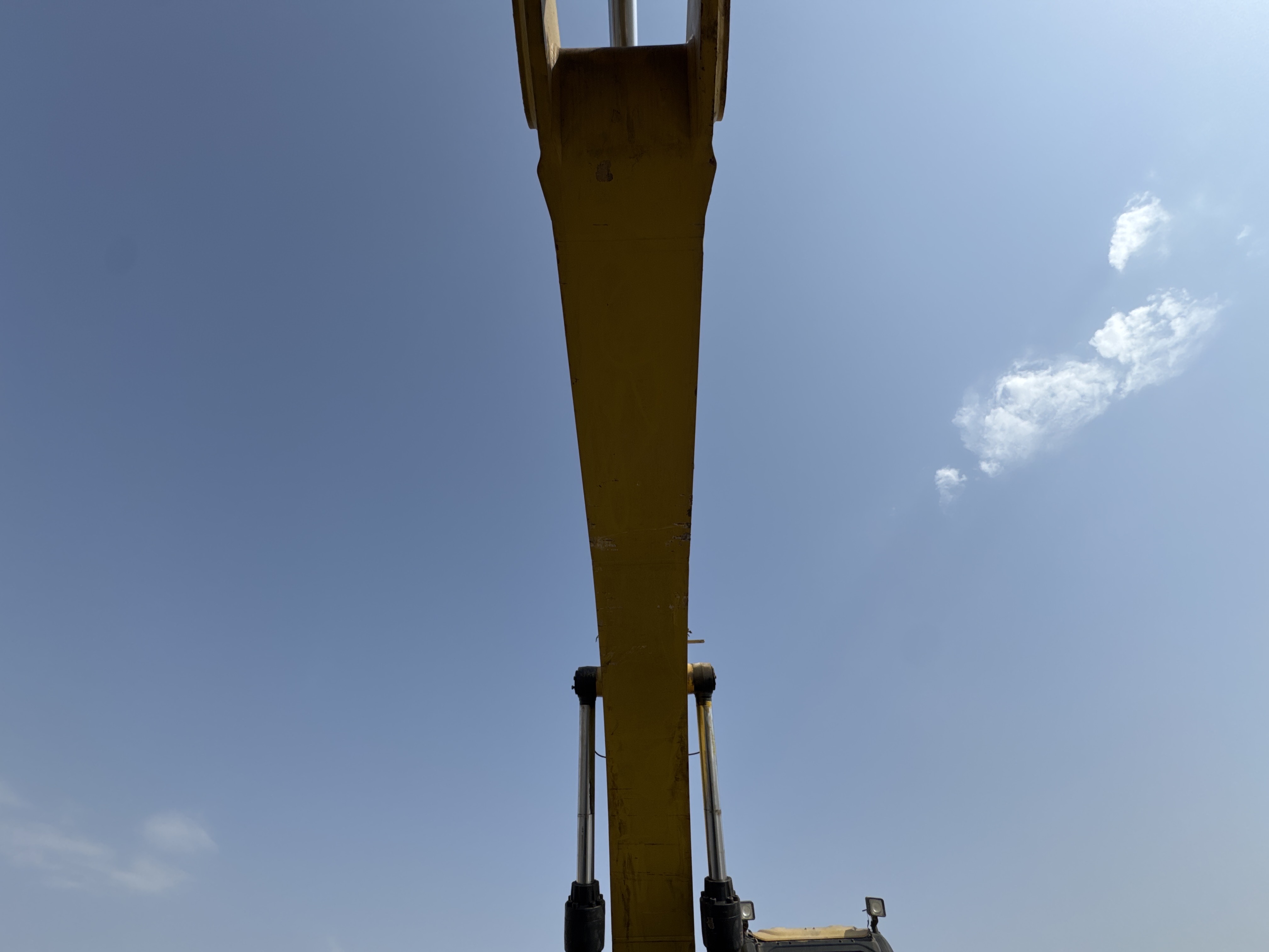 LEX-004-Cat-349D2L-large-excavator-inspection-chassis-boom