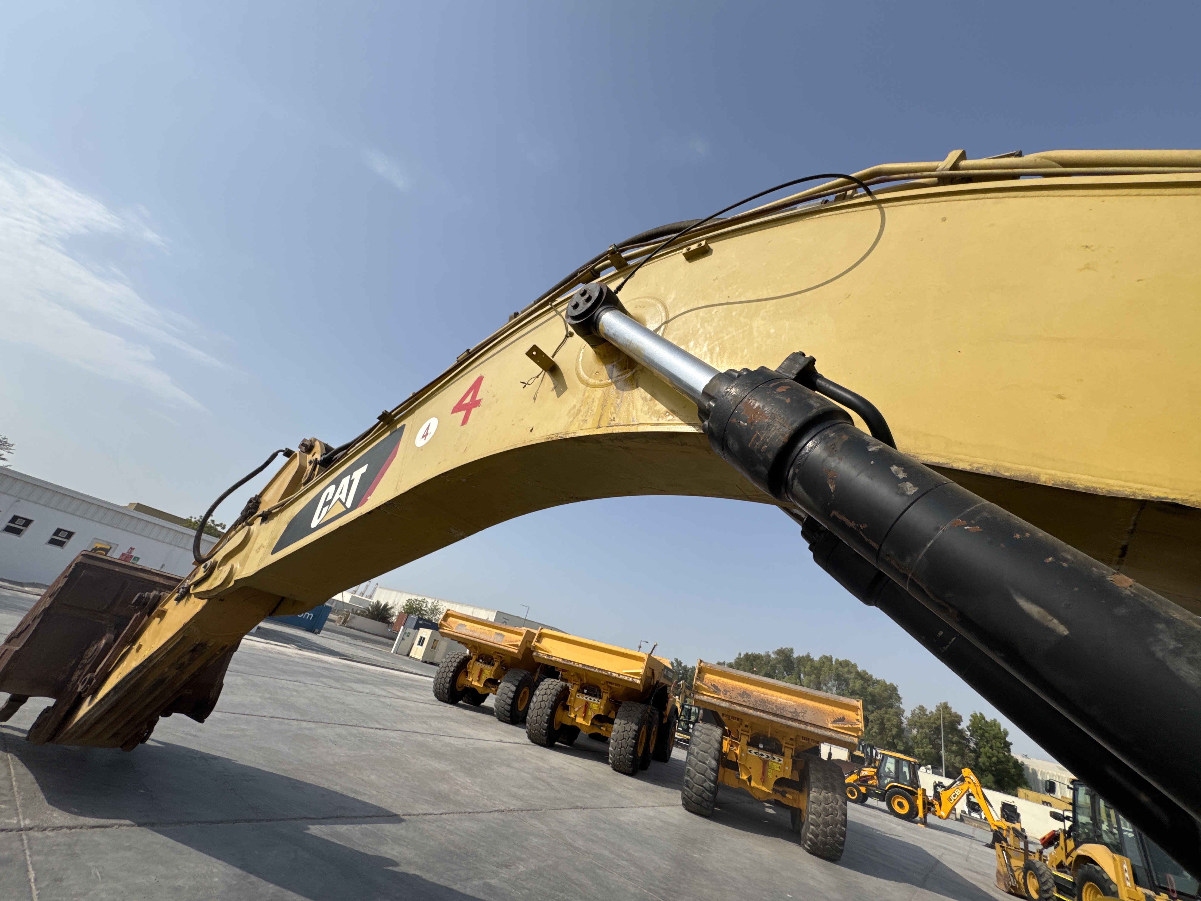 LEX-004-Cat-349D2L-large-excavator-inspection-chassis-boom