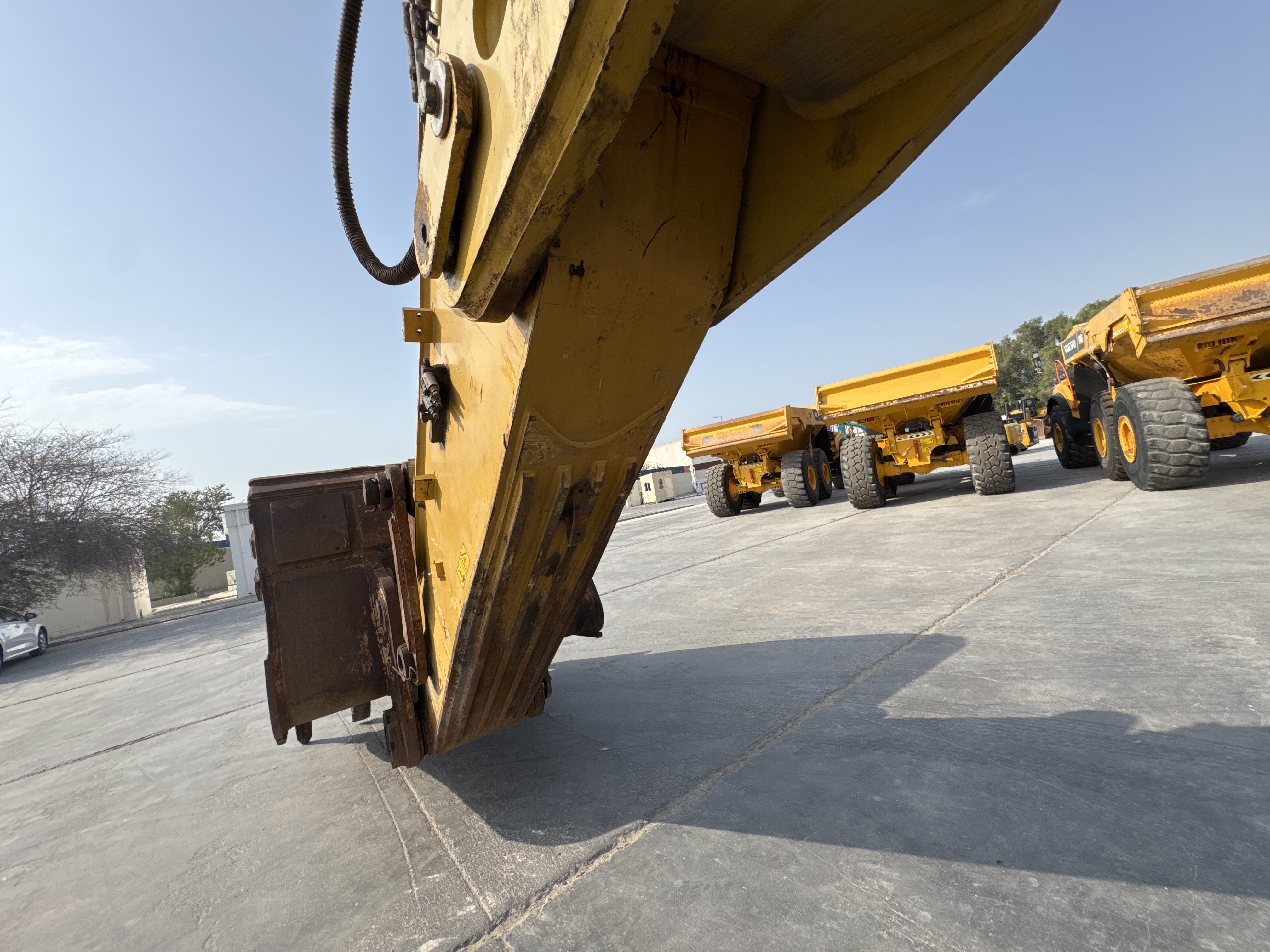 LEX-004-Cat-349D2L-large-excavator-inspection-chassis-stick