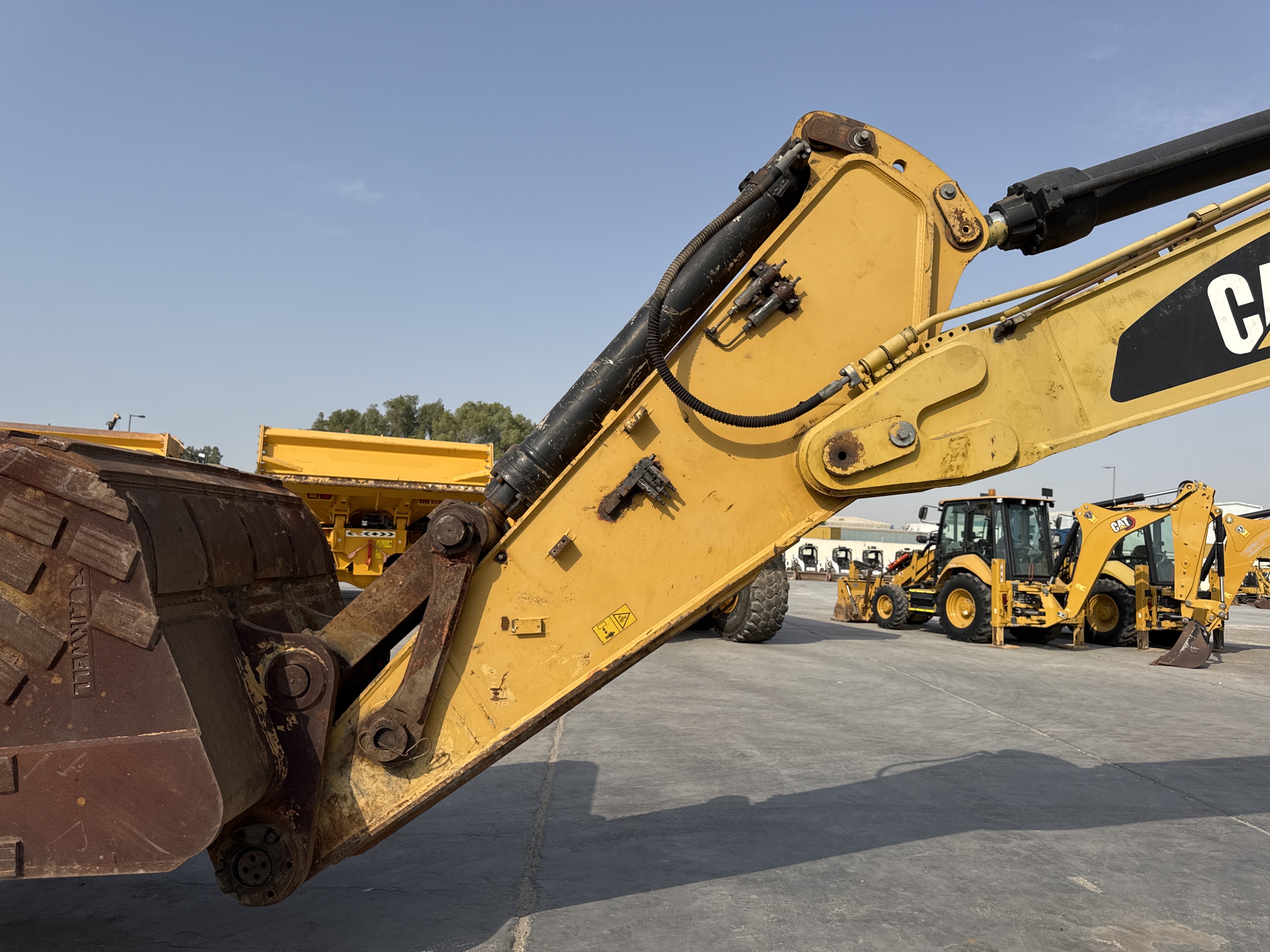 LEX-004-Cat-349D2L-large-excavator-inspection-chassis-stick
