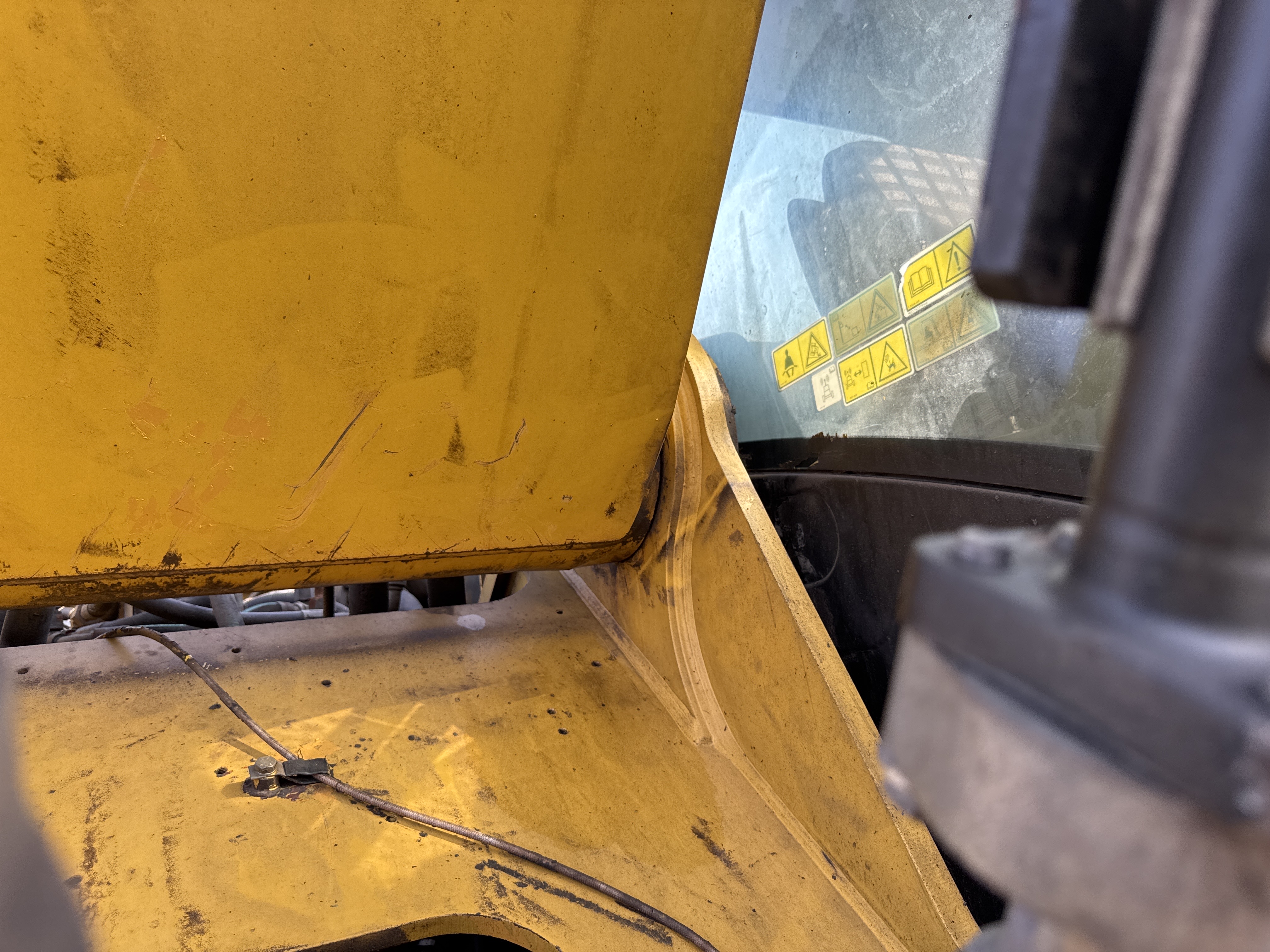 LEX-004-Cat-349D2L-large-excavator-inspection-chassis-boom-base-pin-and-bushings