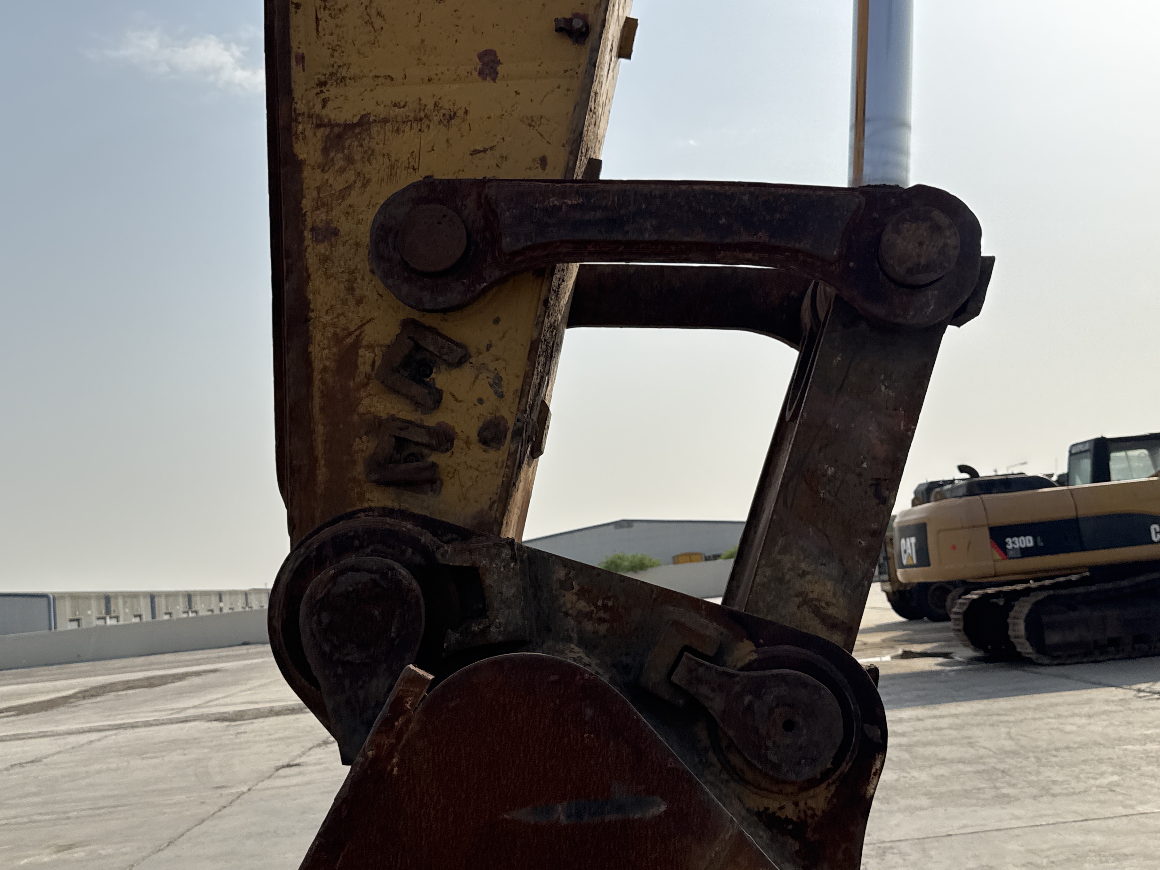 LEX-004-Cat-349D2L-large-excavator-inspection-chassis-pin-and-bushings-stick-to-bucket
