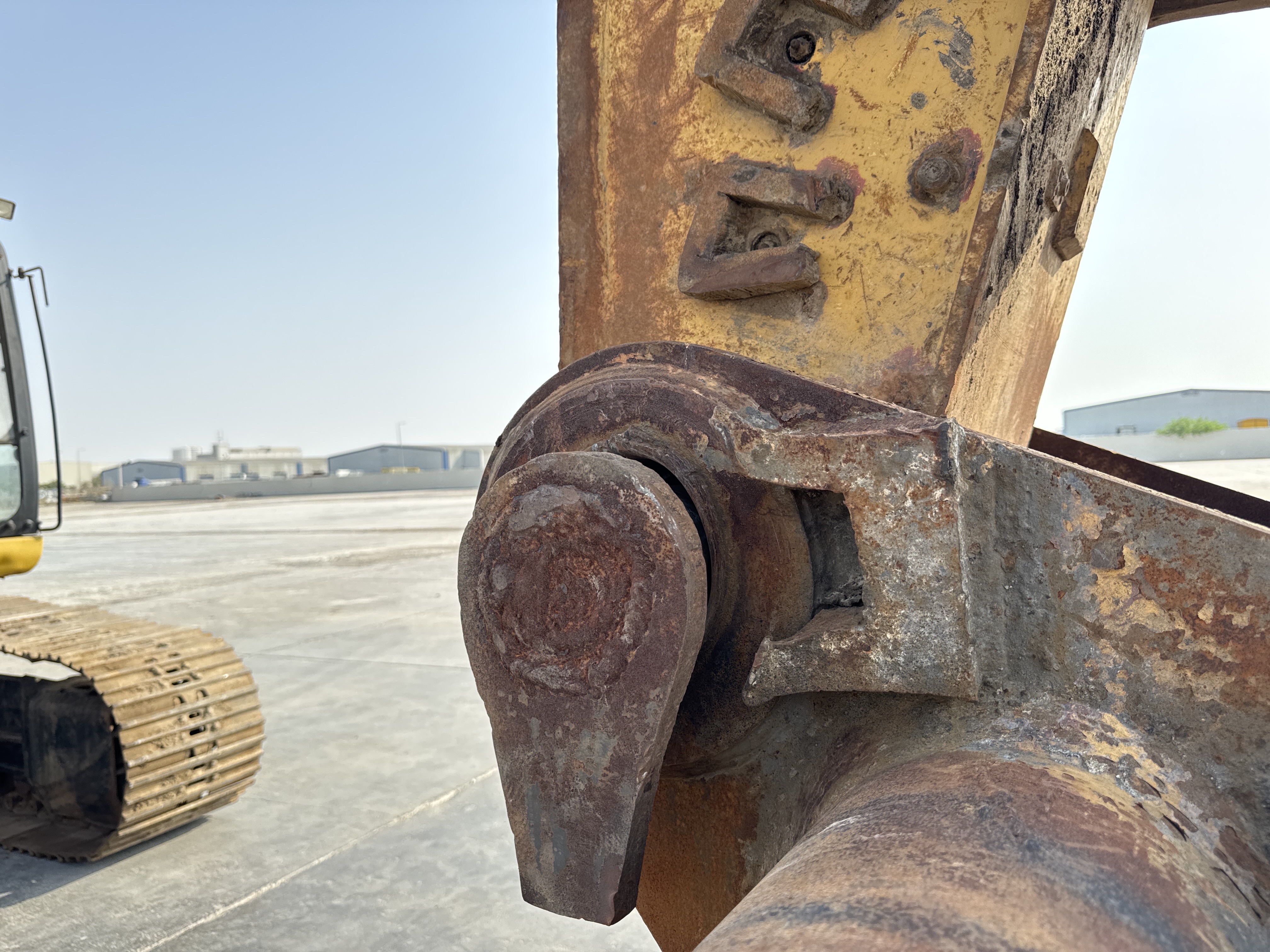 LEX-004-Cat-349D2L-large-excavator-inspection-chassis-pin-and-bushings-stick-to-bucket