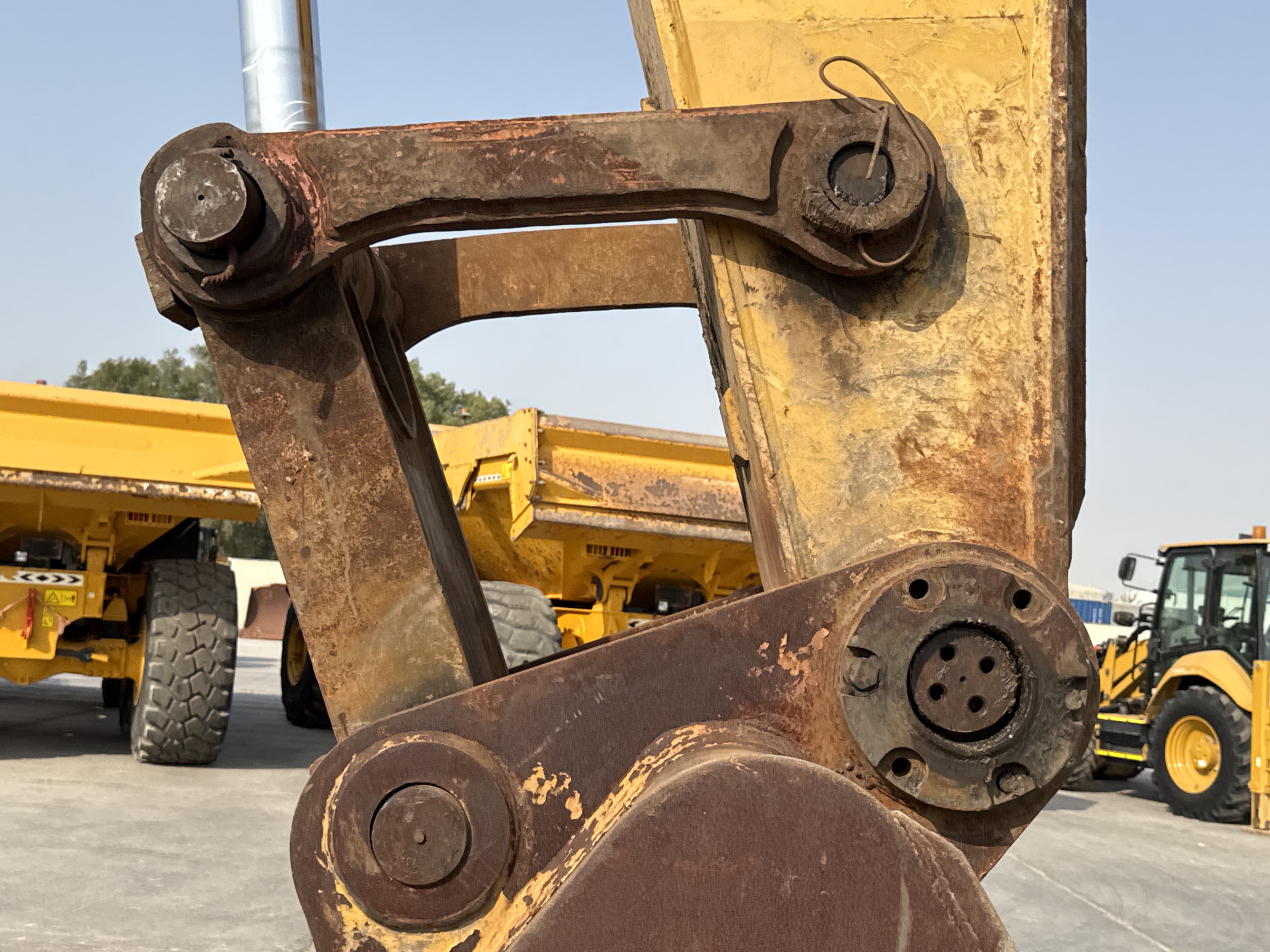 LEX-004-Cat-349D2L-large-excavator-inspection-chassis-pin-and-bushings-stick-to-bucket