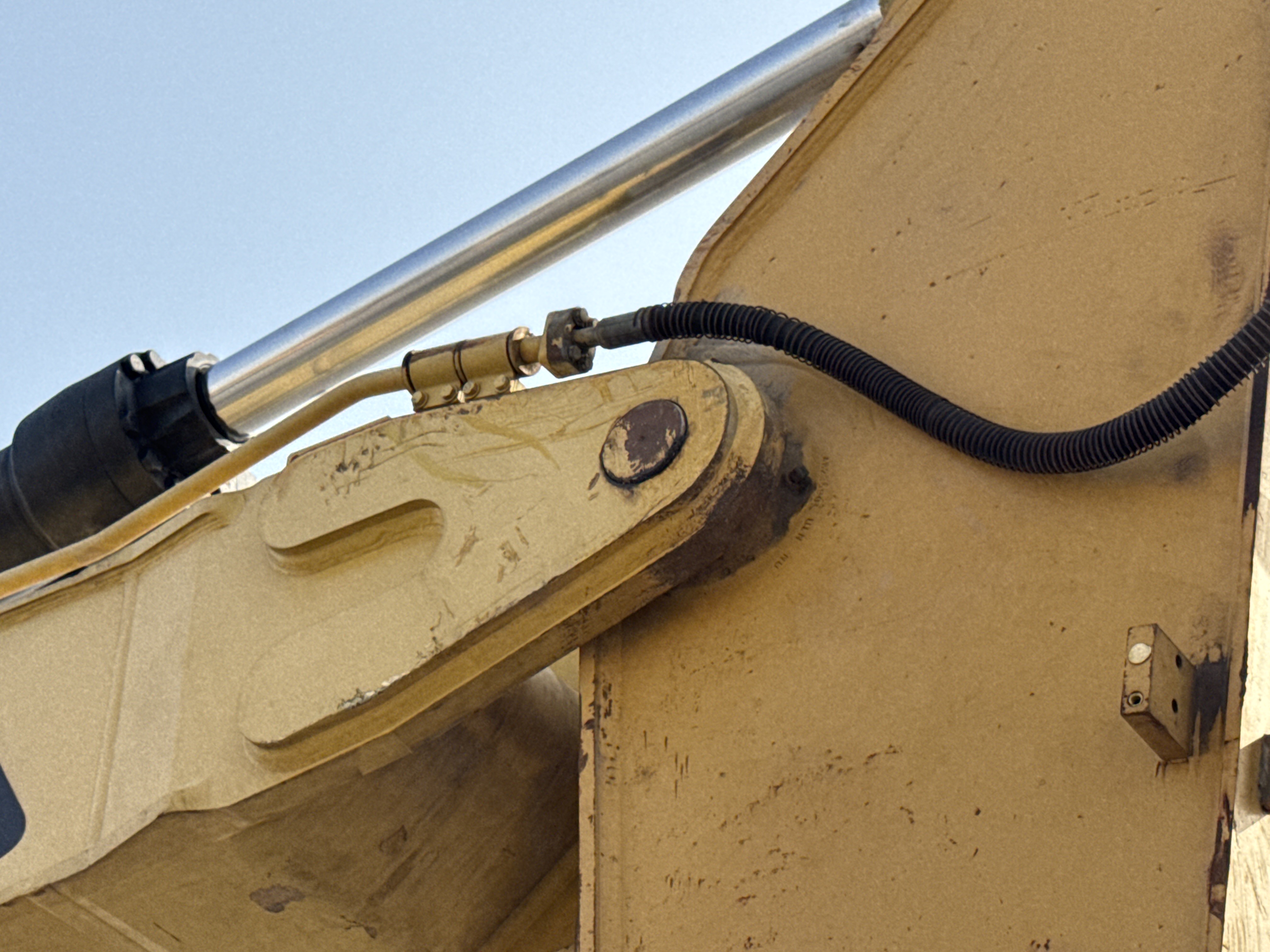 LEX-004-Cat-349D2L-large-excavator-inspection-chassis-pin-and-bushings-boom-to-stick