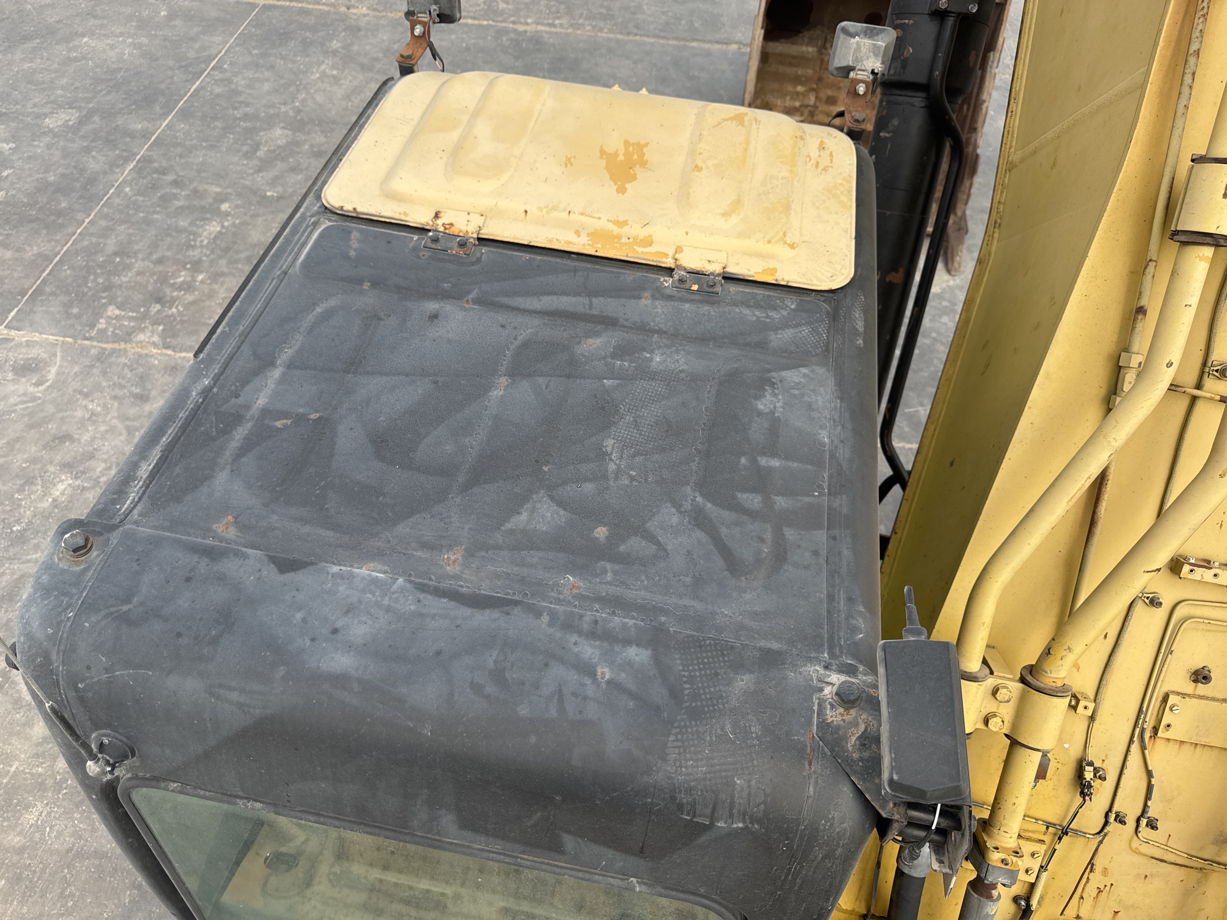 LEX-004-Cat-349D2L-large-excavator-inspection-safety-rollover-protective-structure-ROPS-FOPS