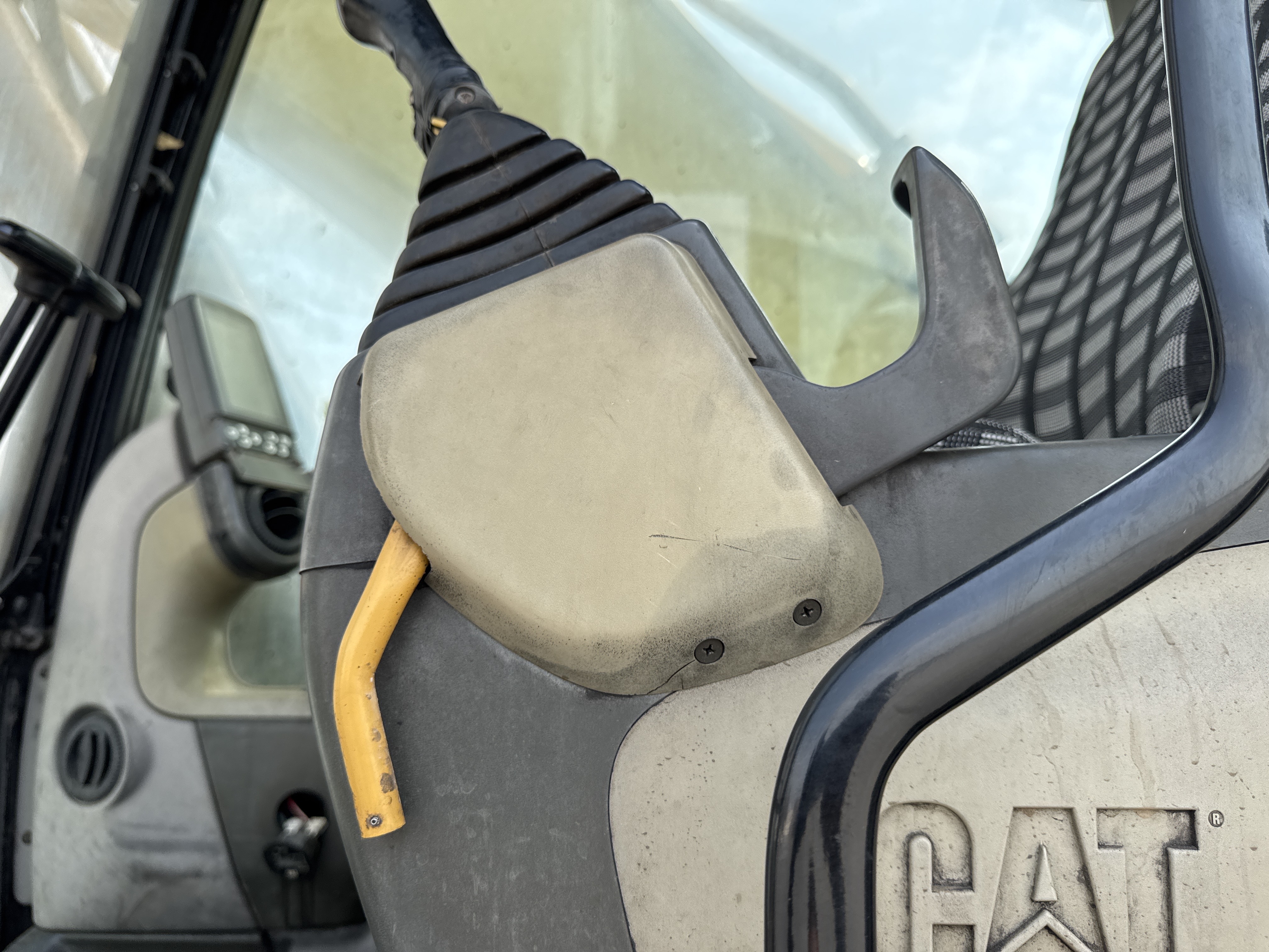 LEX-004-Cat-349D2L-large-excavator-inspection-safety-hydraulic-safety-lock