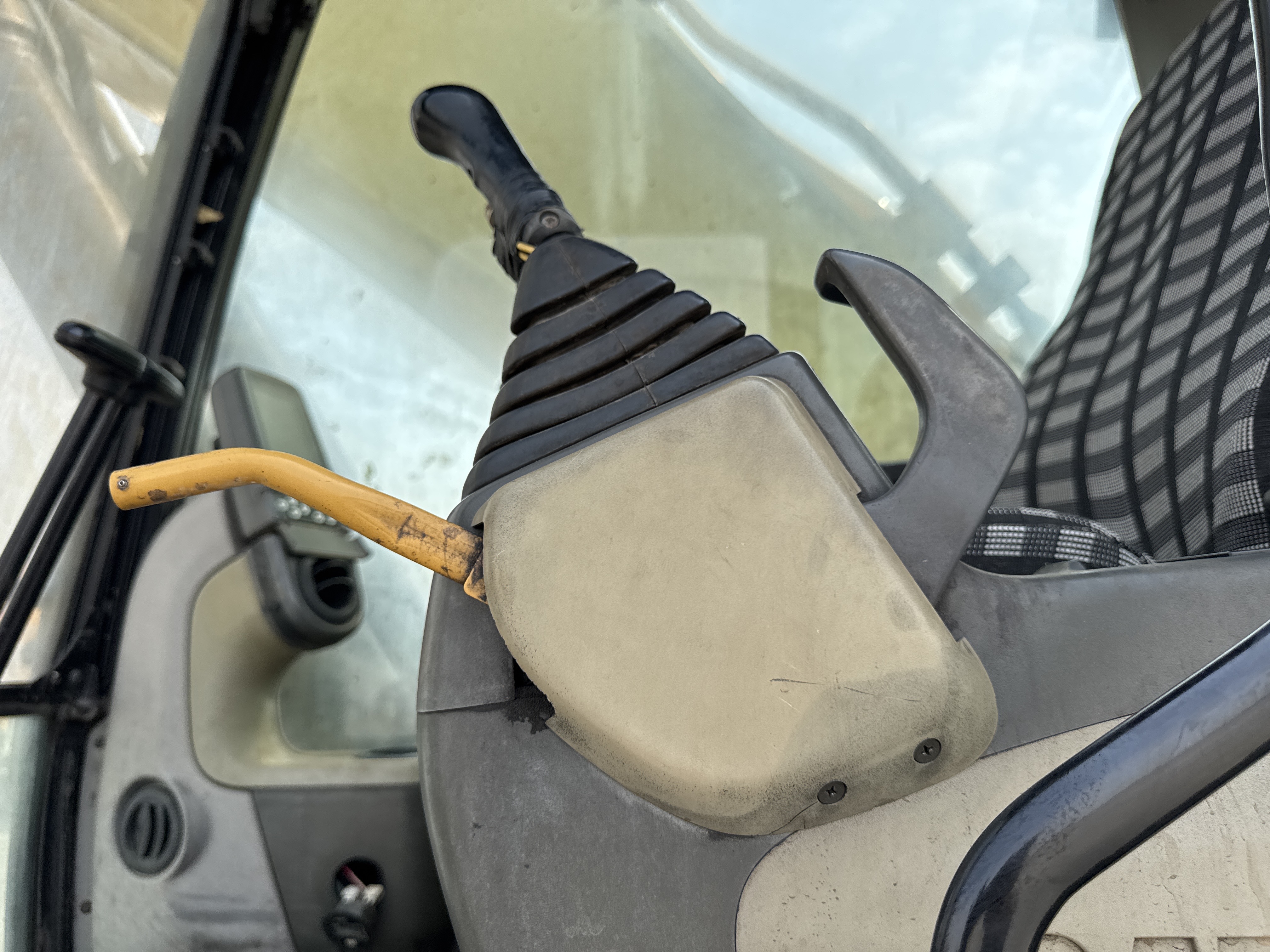 LEX-004-Cat-349D2L-large-excavator-inspection-safety-hydraulic-safety-lock