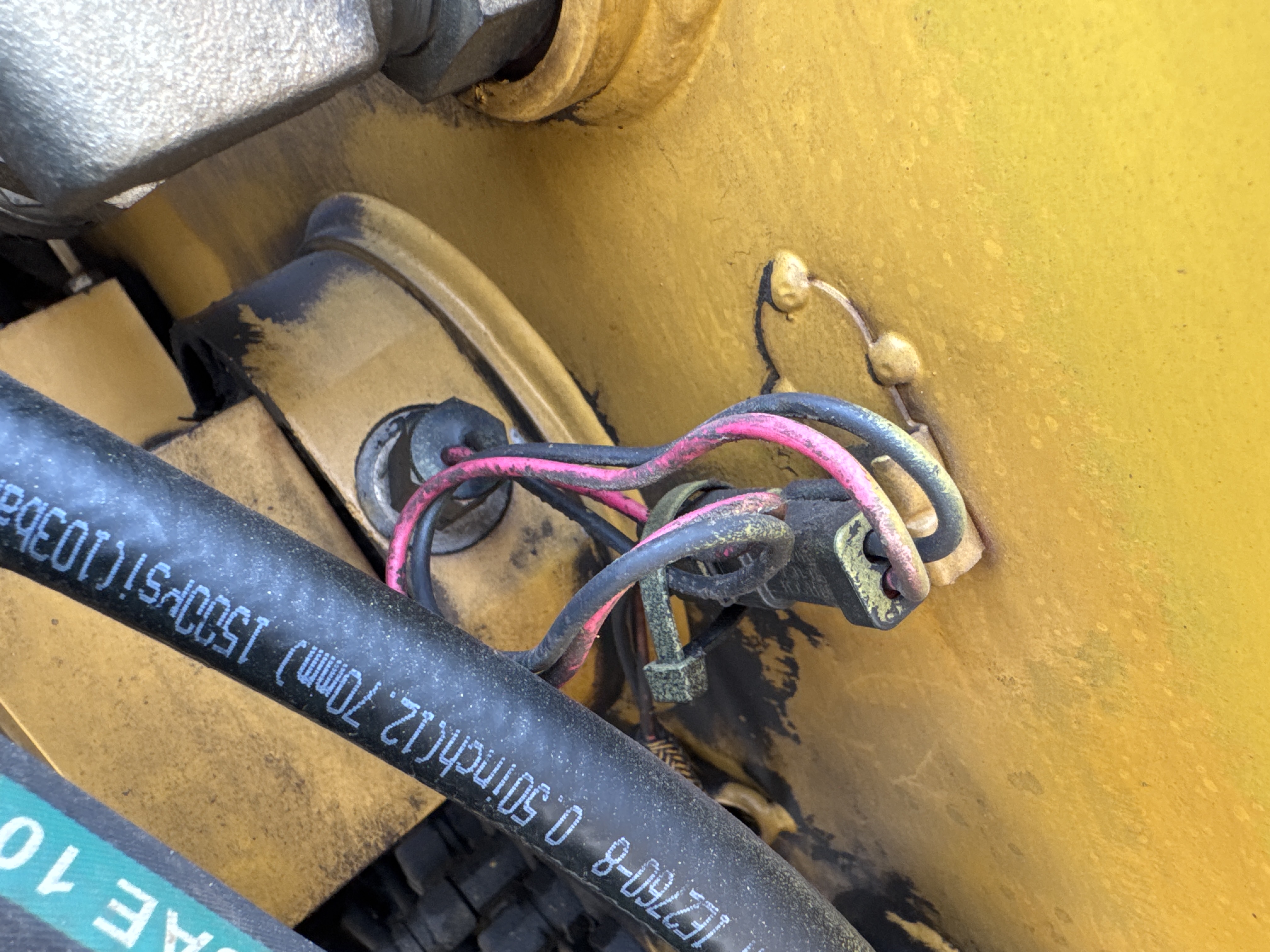 LEX-004-Cat-349D2L-large-excavator-inspection-hydraulics-wiring-harness