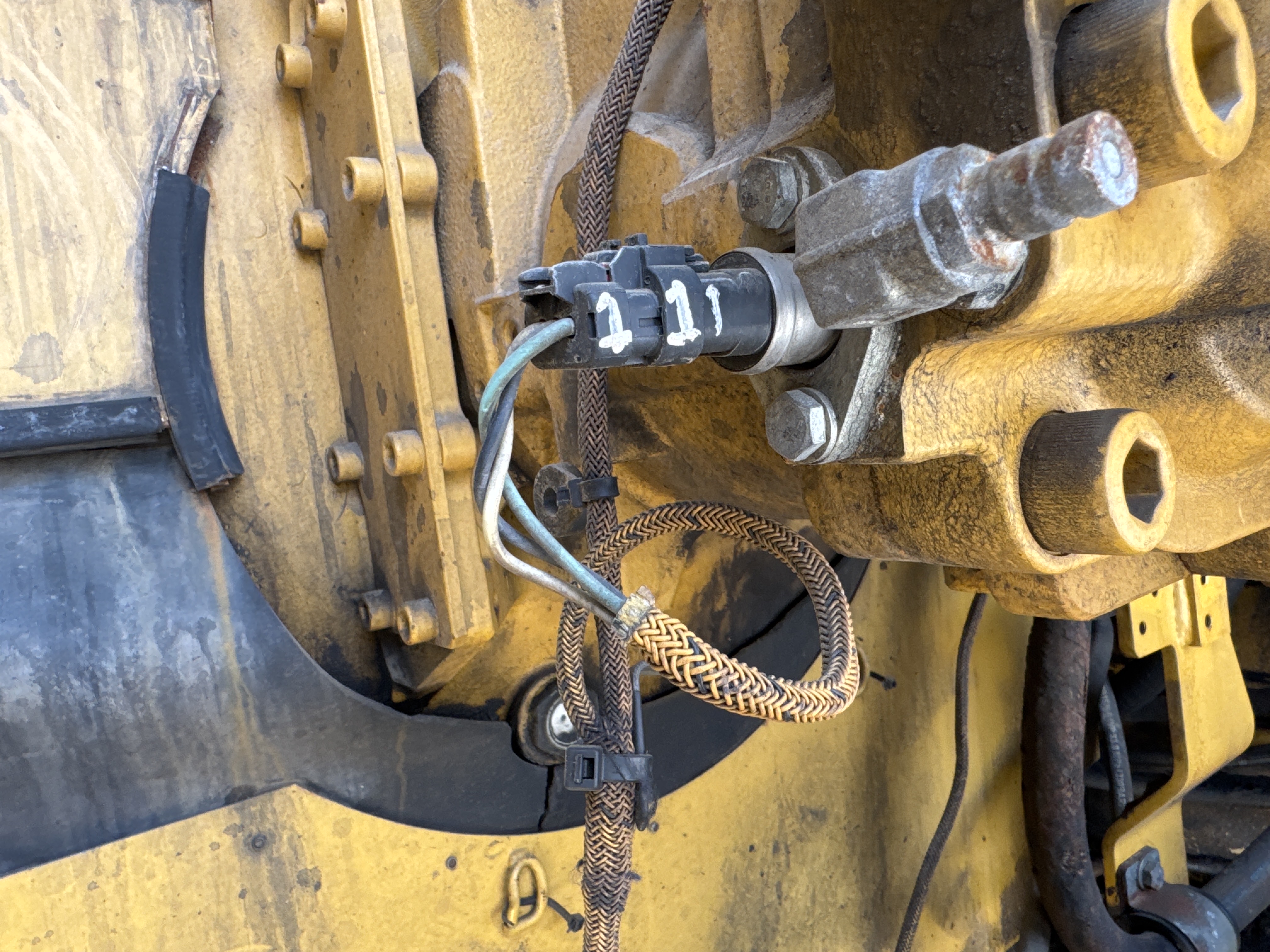 LEX-004-Cat-349D2L-large-excavator-inspection-hydraulics-wiring-harness