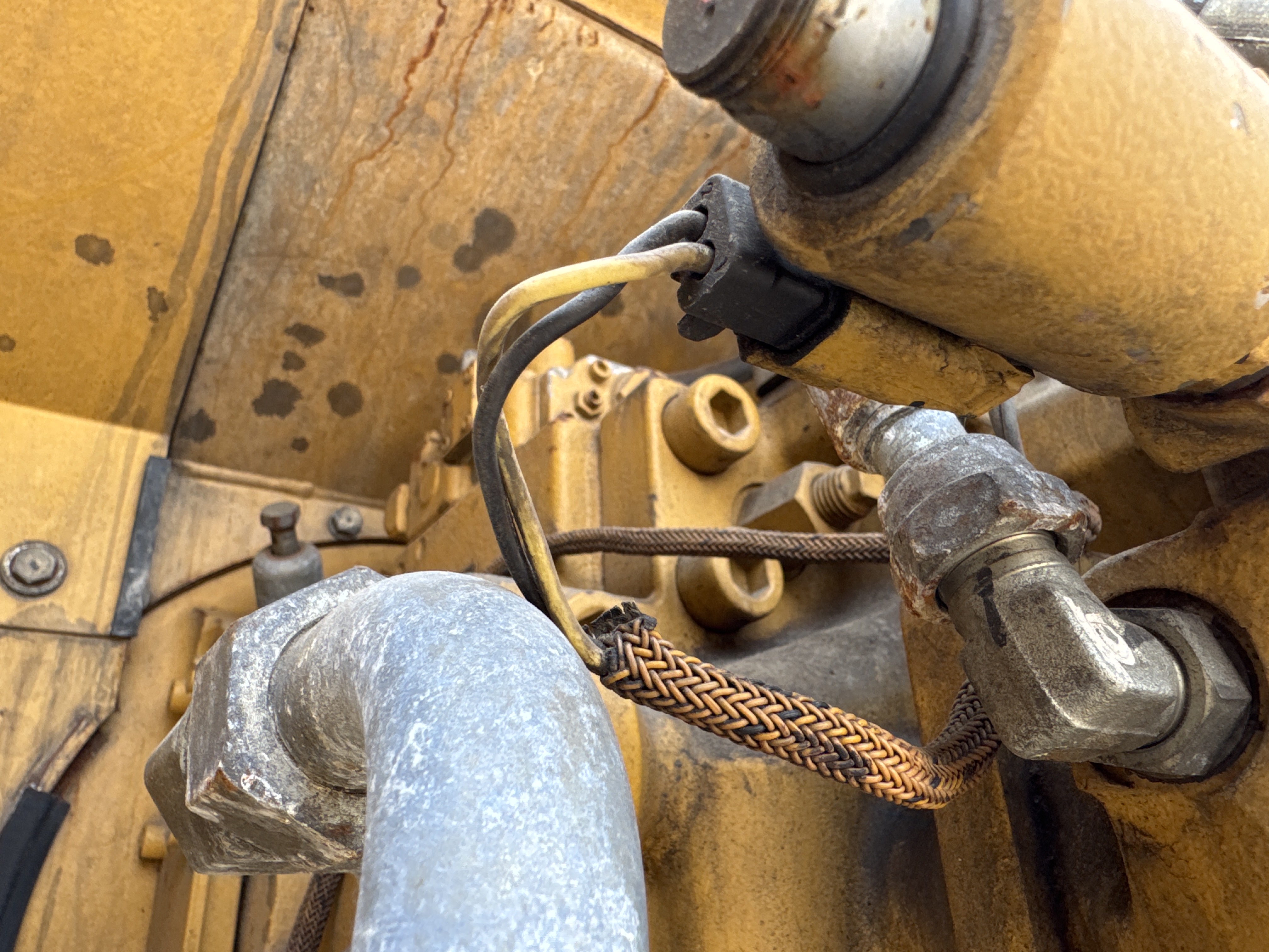 LEX-004-Cat-349D2L-large-excavator-inspection-hydraulics-wiring-harness