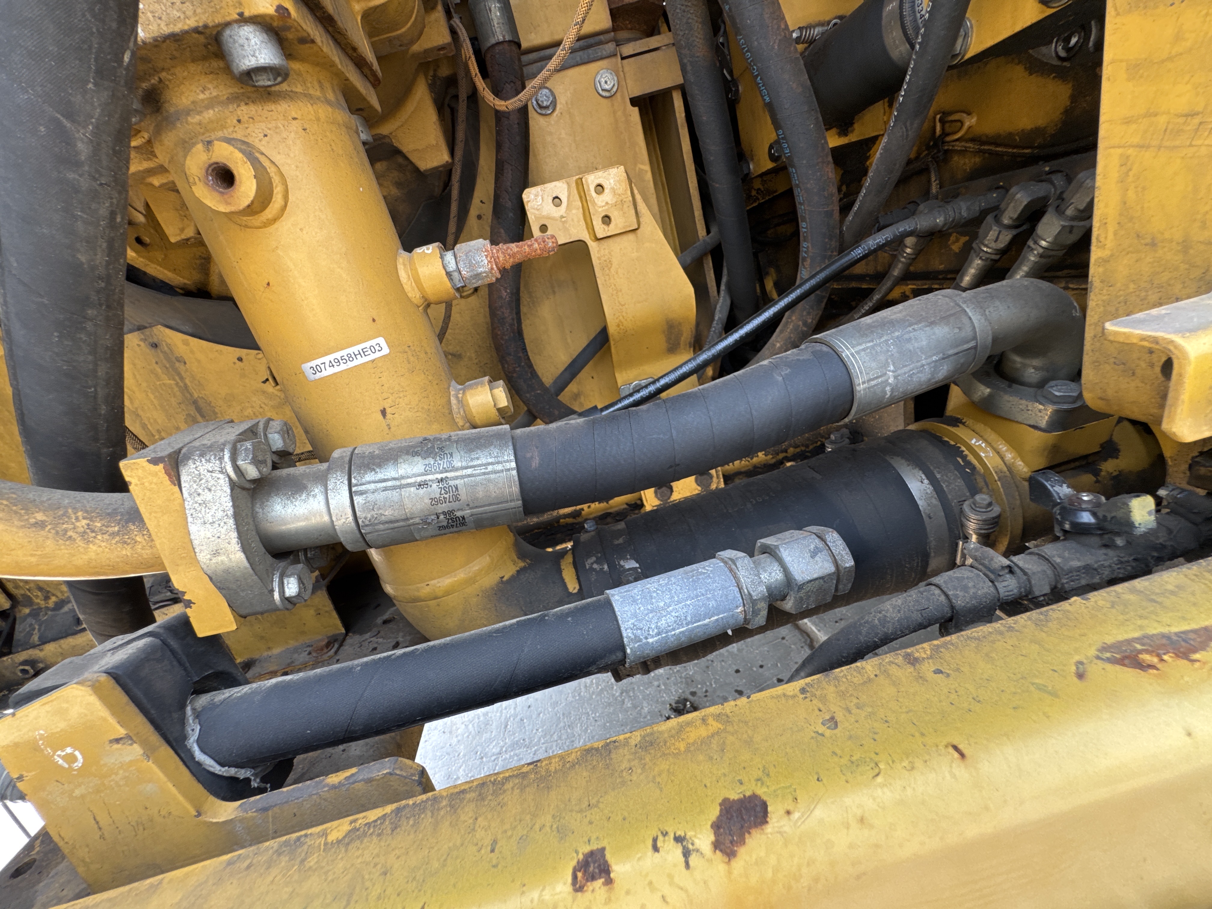 LEX-004-Cat-349D2L-large-excavator-inspection-hydraulics-hydraulic-hoses-and-lines